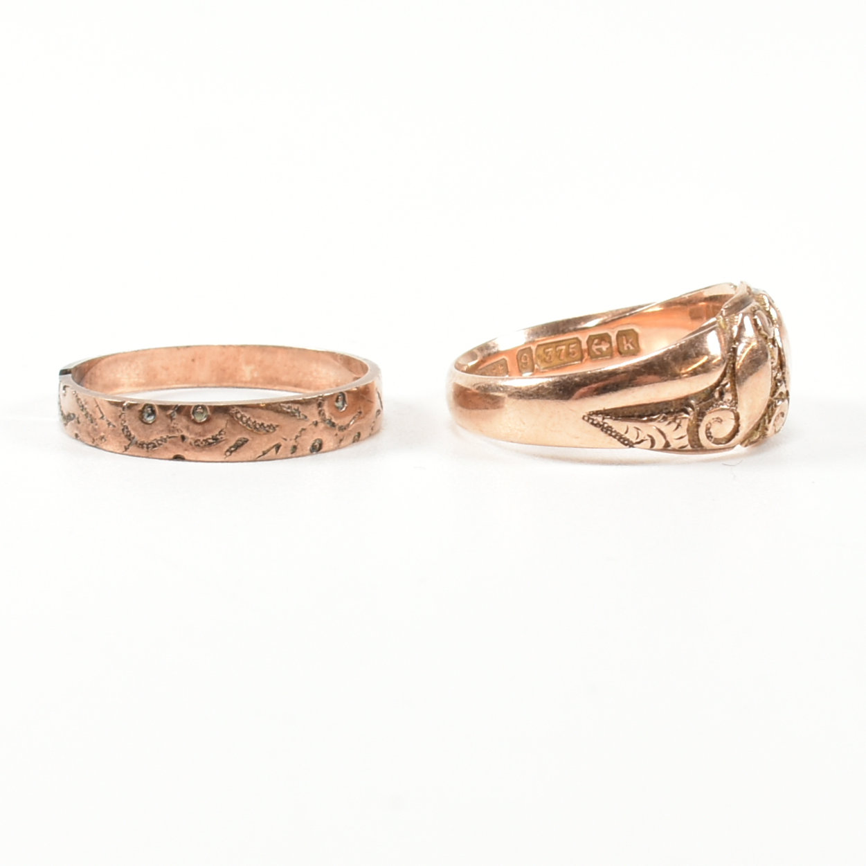 EDWARDIAN HALLMARKED 9CT ROSE GOLD KEEPER RING & VICTORIAN ENGRAVED BAND RING - Bild 2 aus 6