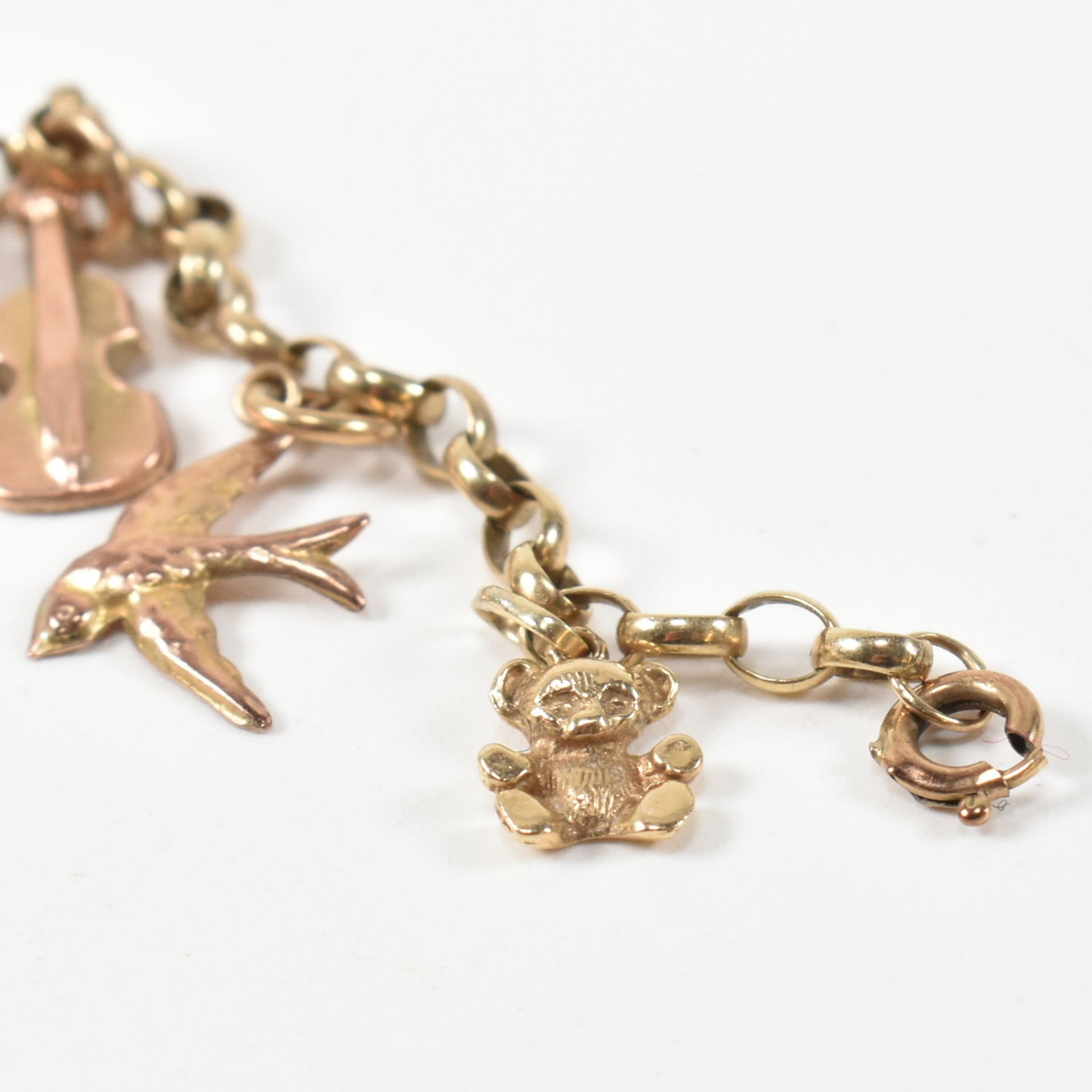 HALLMARKED 9CT GOLD CHARM BRACELET - Image 3 of 6