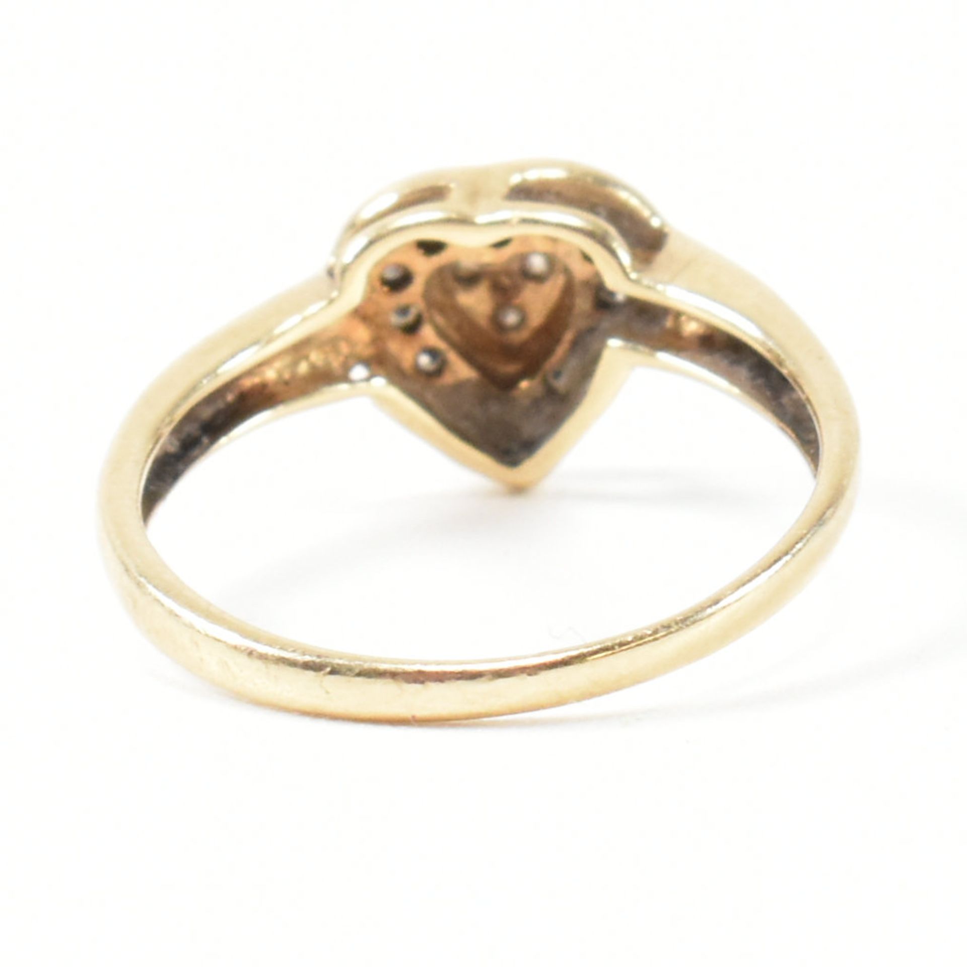 HALLMARKED 9CT GOLD & DIAMOND HEART CLUSTER RING - Image 5 of 9