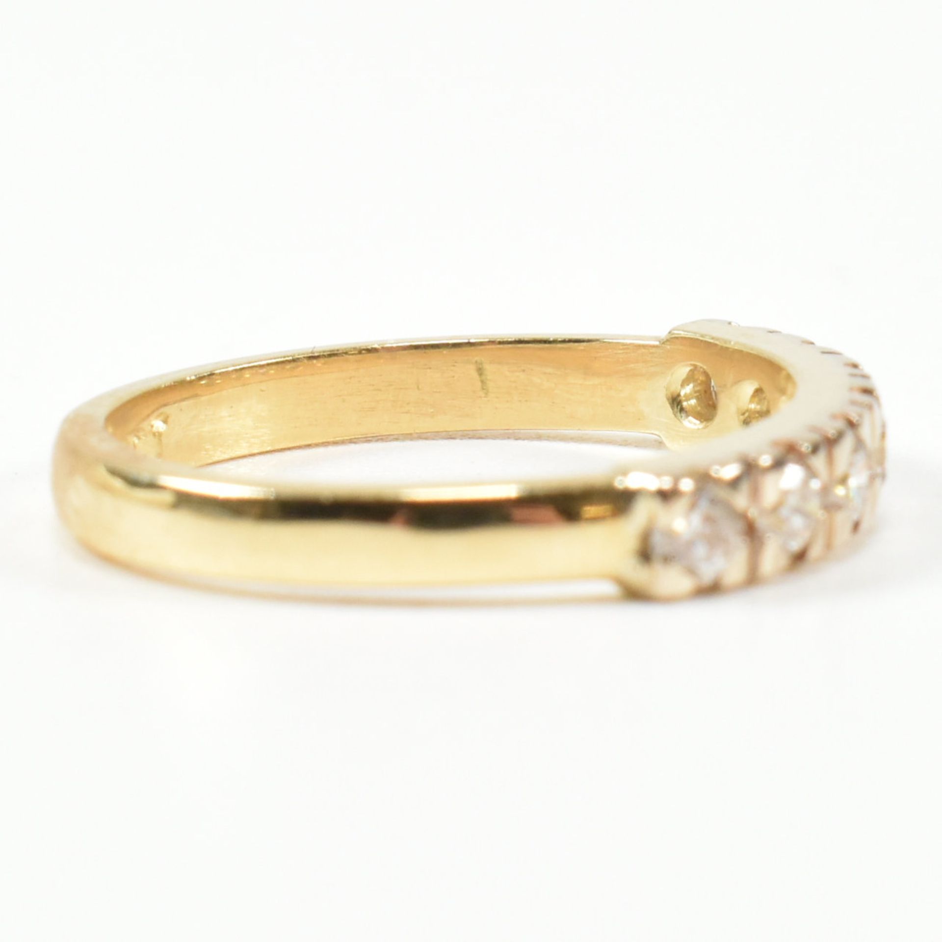 18CT GOLD & DIAMOND HALF HOOP RING - Bild 5 aus 9