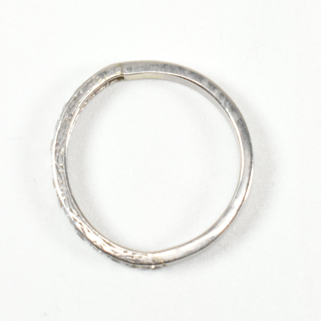 18CT WHITE GOLD & DIAMOND HALF ETERNITY RING - Image 8 of 10