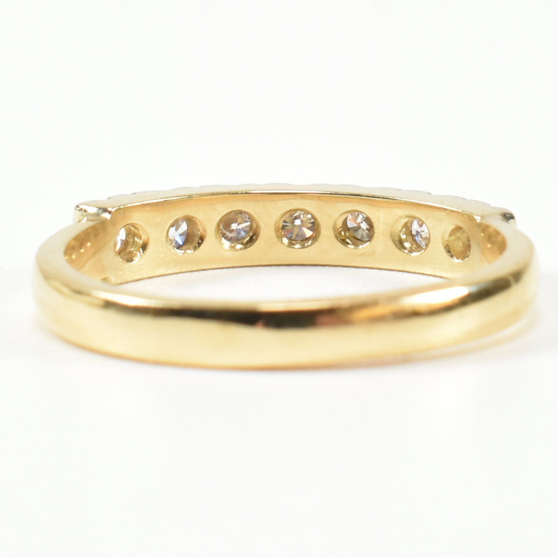 18CT GOLD & DIAMOND HALF HOOP RING - Bild 3 aus 9