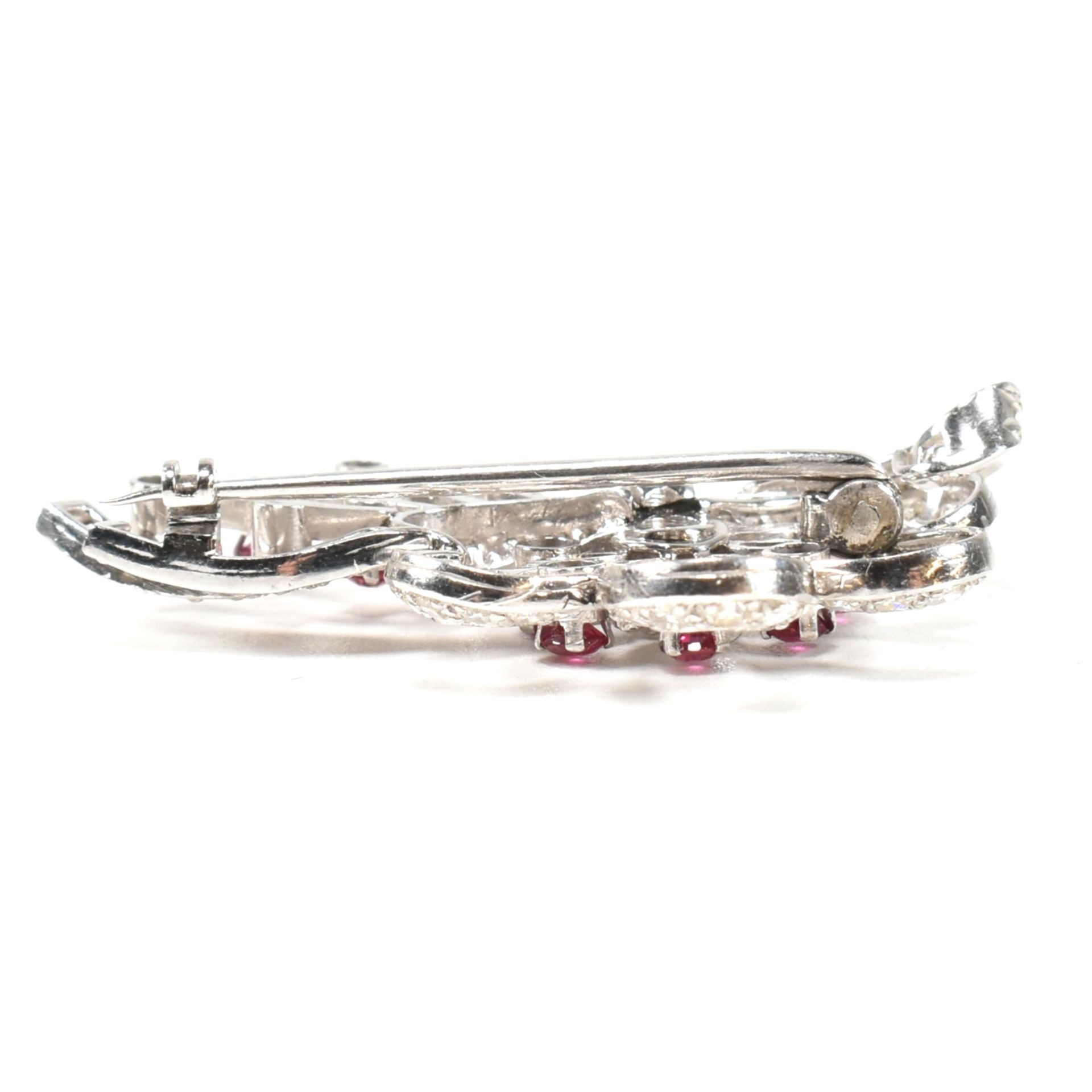 ART DECO WHITE GOLD RUBY & DIAMOND SPRAY BROOCH PIN - Image 5 of 5