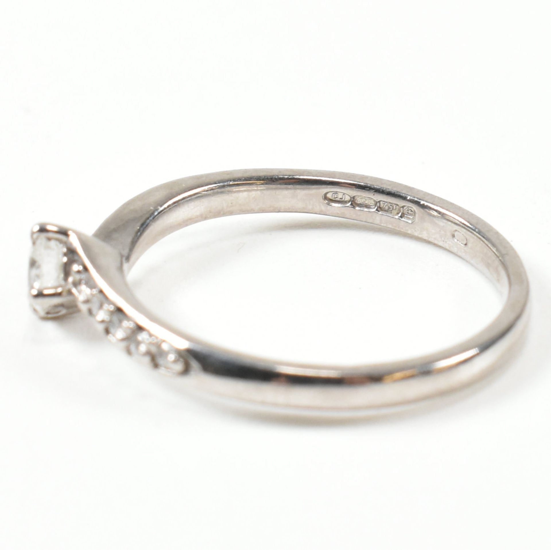 HALLMARKED 18CT WHITE GOLD & DIAMOND CROSSOVER RING - Image 8 of 9