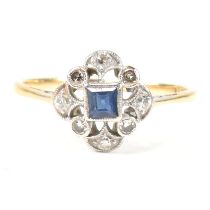 1920S 18CT GOLD SAPPHIRE & DIAMOND CLUSTER RING