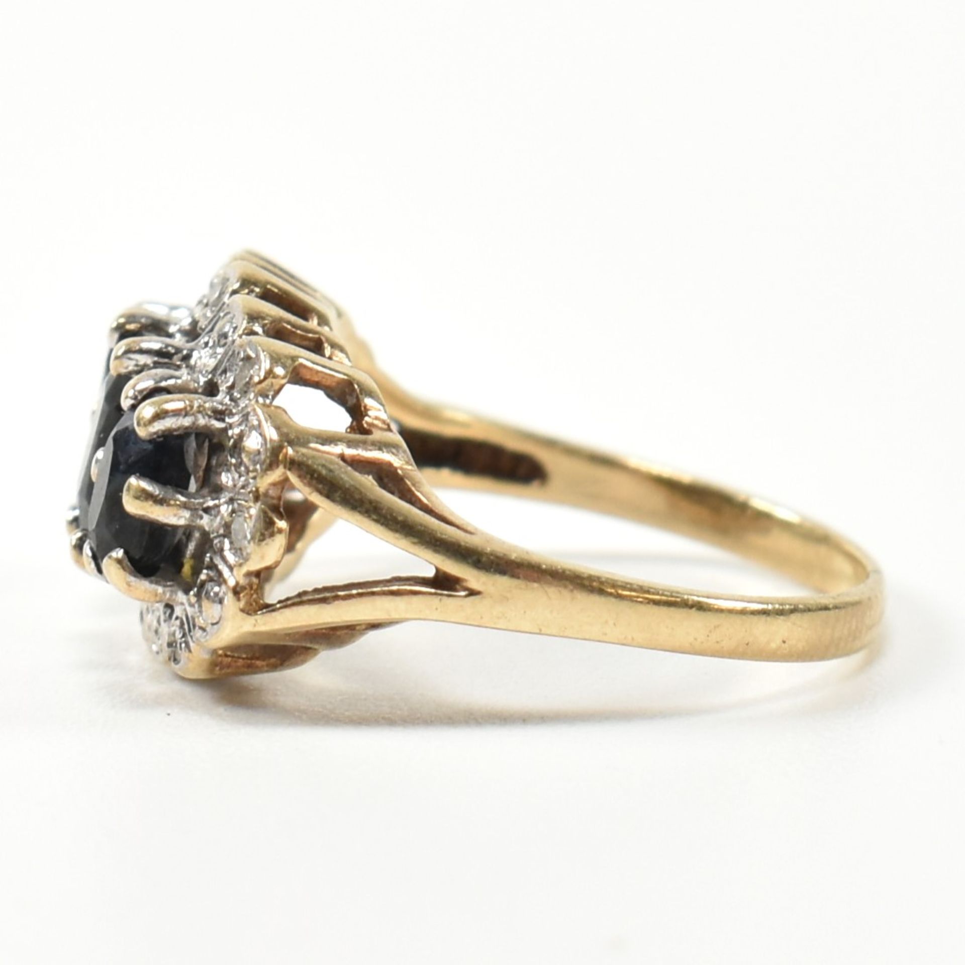 9CT GOLD SAPPHIRE & DIAMOND THREE STONE RING - Image 7 of 8