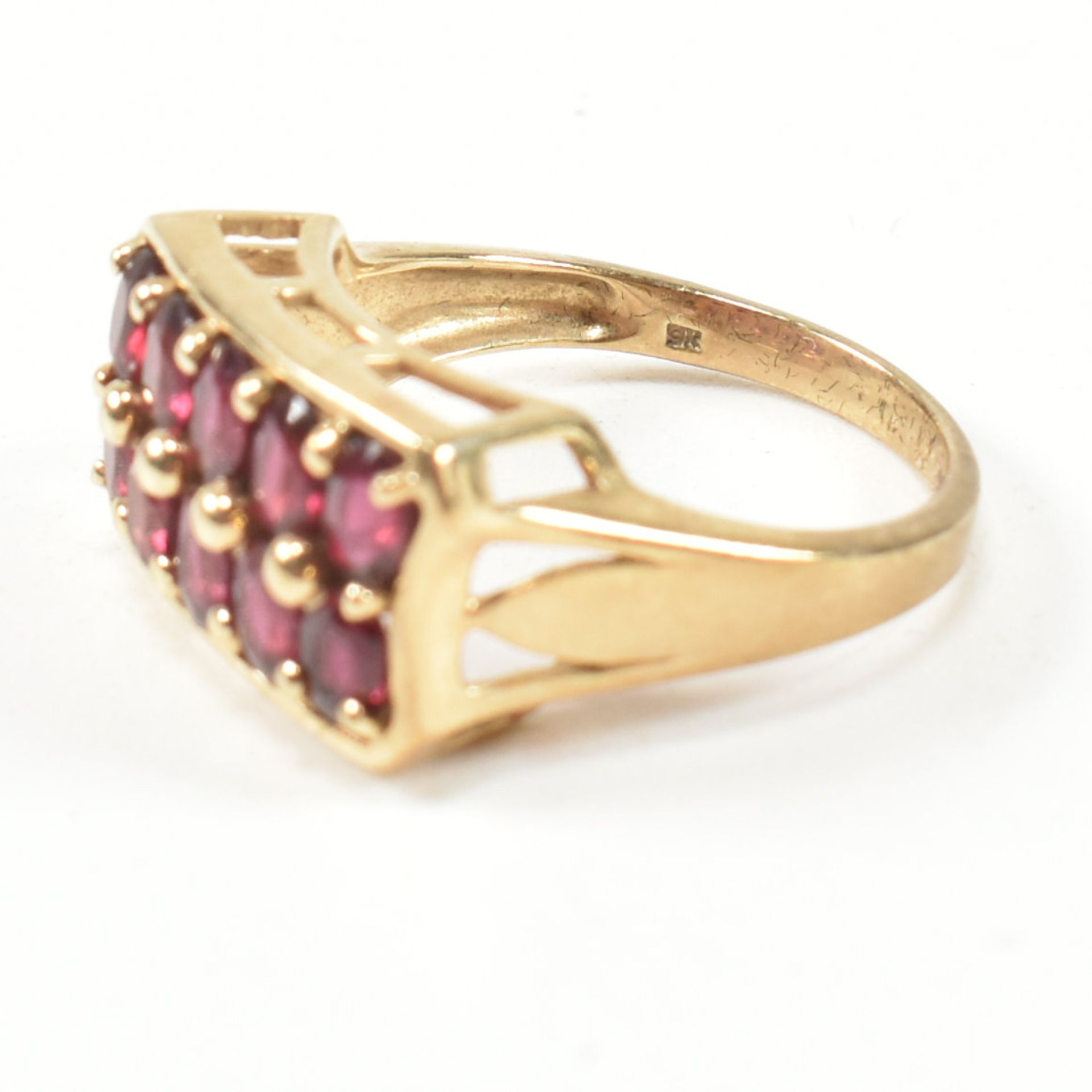 HALLMARKED 9CT GOLD & GARNET RING - Image 6 of 7