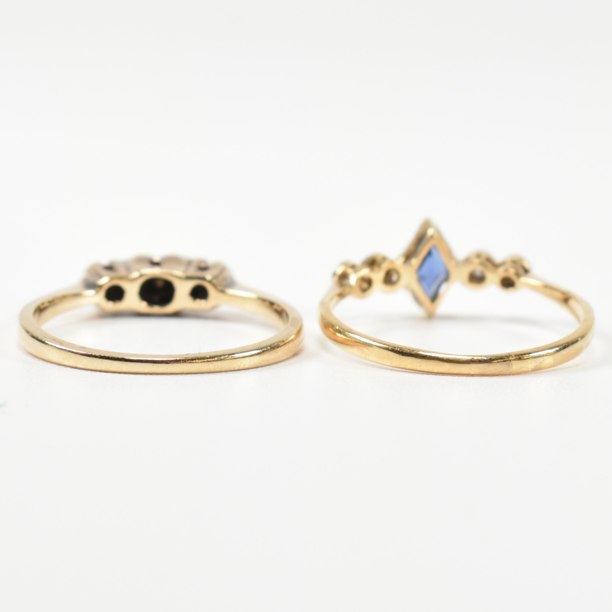 18CT GOLD SAPPHIRE & DIAMOND RING & 9CT GOLD & PLATINUM DIAMOND RING - Image 4 of 11