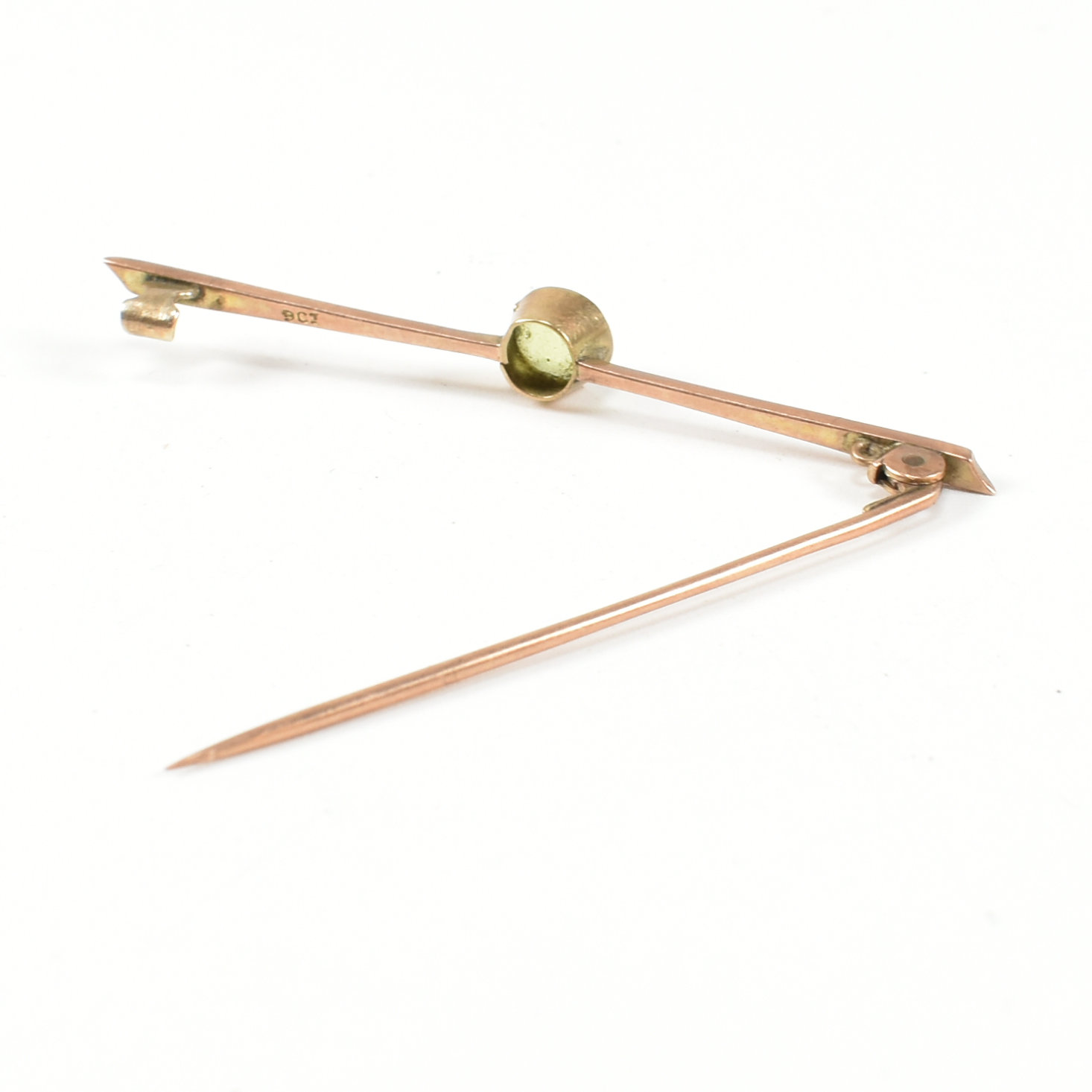 9CT GOLD & PERIDOT BAR BROOCH PIN - Image 5 of 5