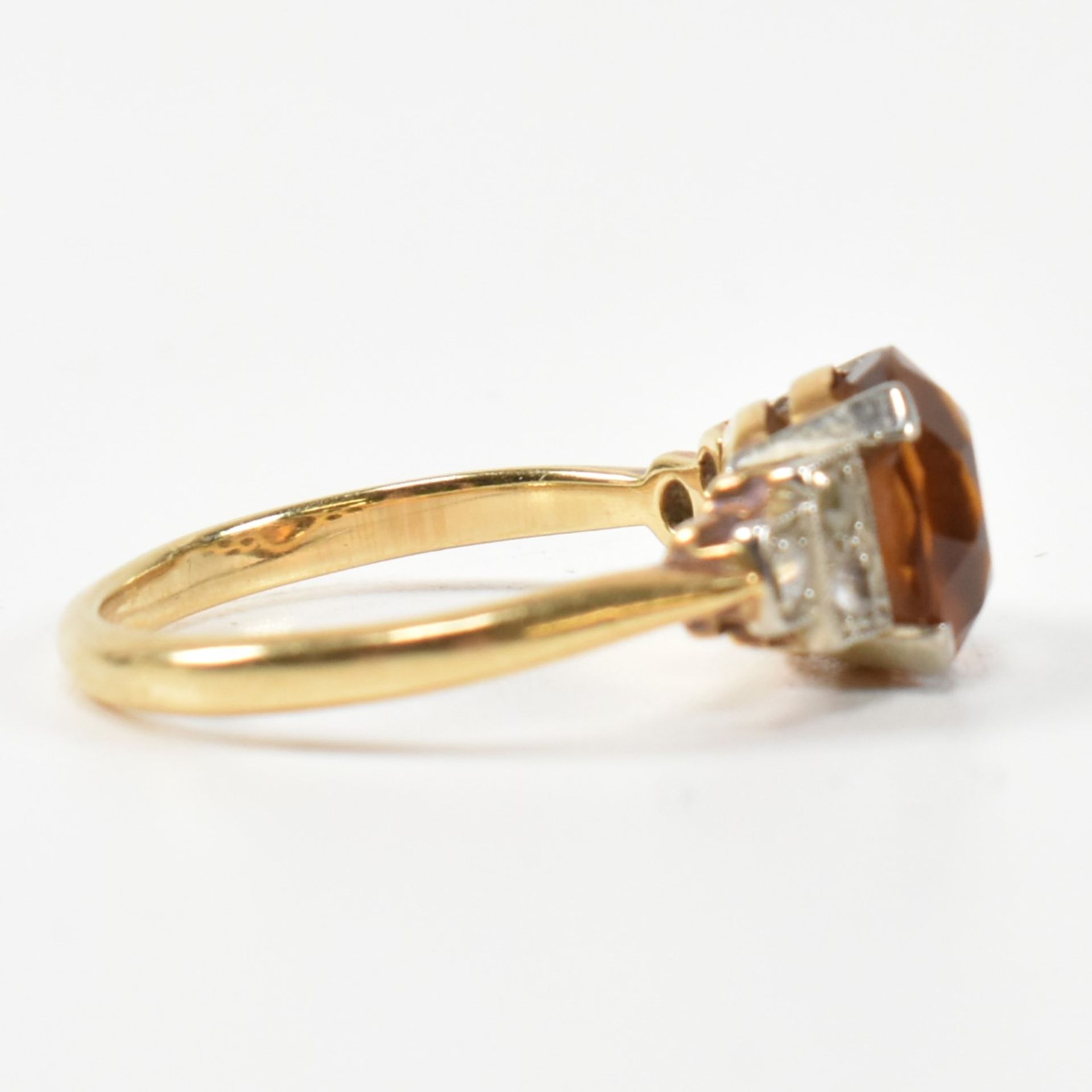 18CT GOLD & CITRINE RING - Image 3 of 8