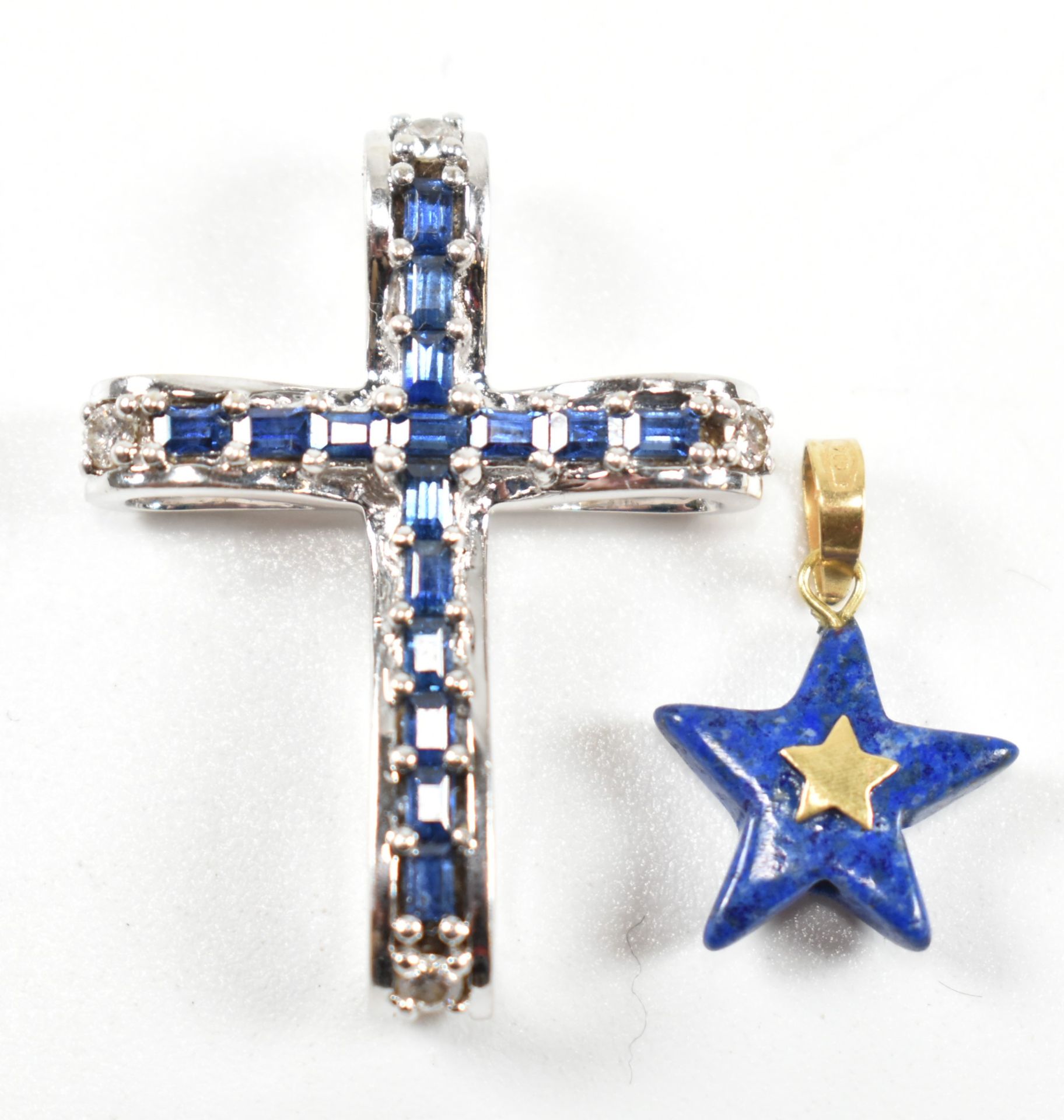 HALLMARKED 18CT WHITE GOLD SAPPHIRE & DIAMOND CROSS PENDANT - Image 2 of 5