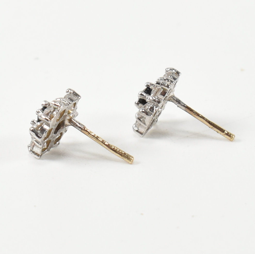 HALLMARKED 9CT GOLD CZ & SAPPHIRE CLUSTER EARRINGS - Image 4 of 6