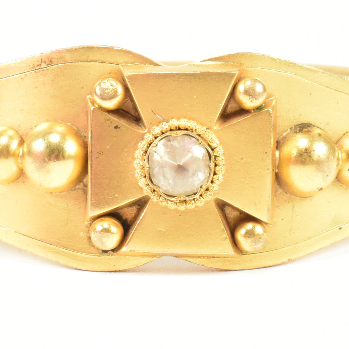 19TH CENTURY ETRUSCAN STYLE GILT HINGED BANGLE - Image 2 of 8