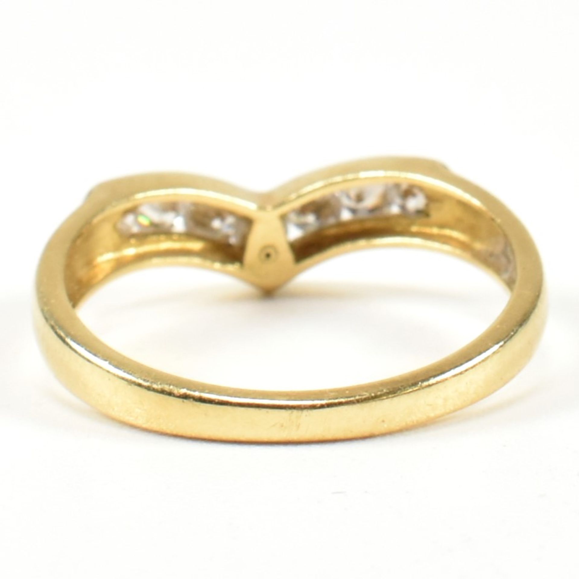 HALLMARKED 18CT GOLD & DIAMOND WISHBONE RING - Image 3 of 9