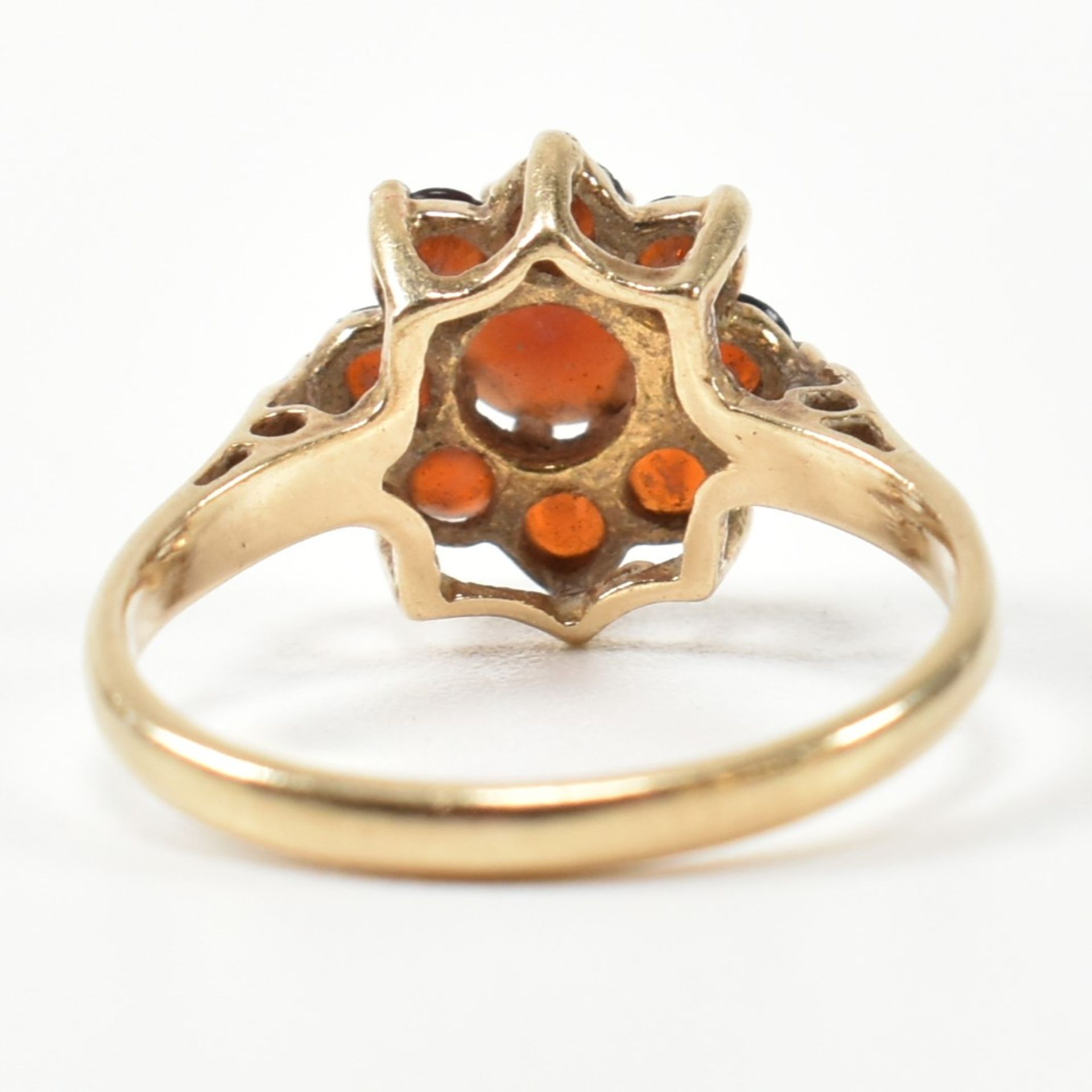 HALLMARKED 9CT GOLD & GARNET CLUSTER RING - Image 2 of 9