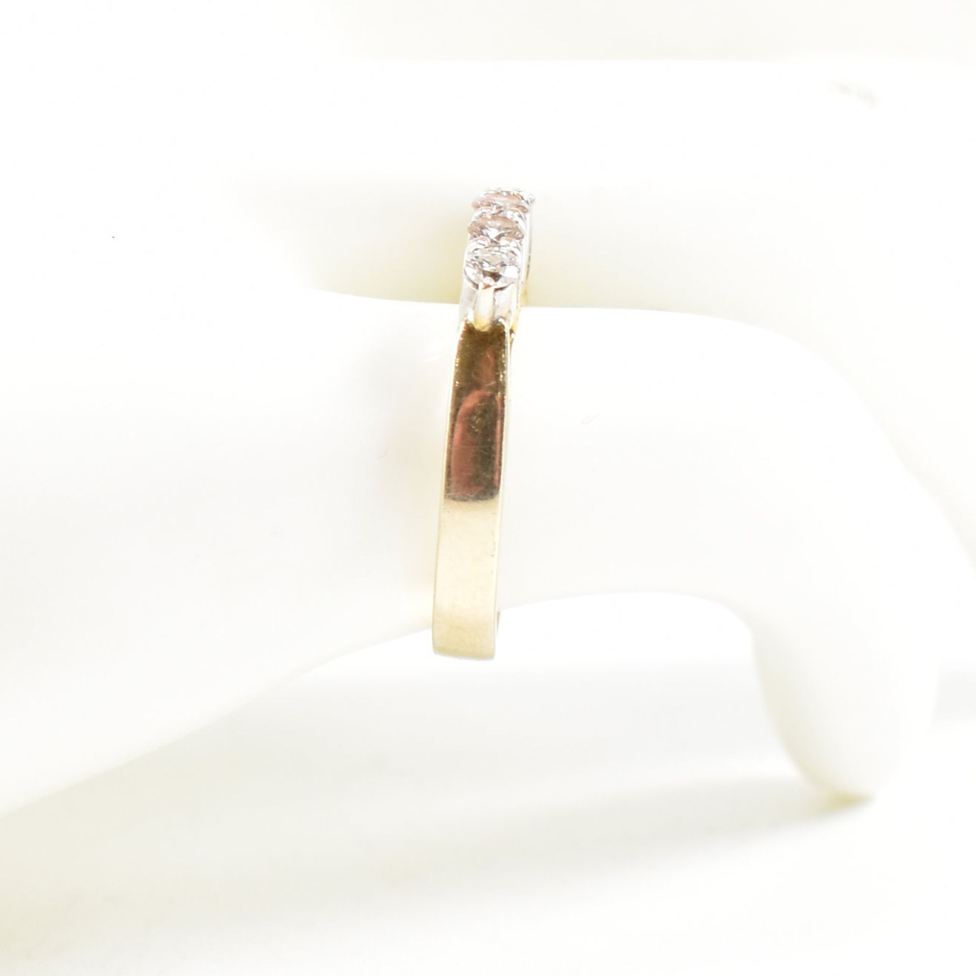 GOLD & DIAMOND FIVE STONE RING - Image 7 of 7