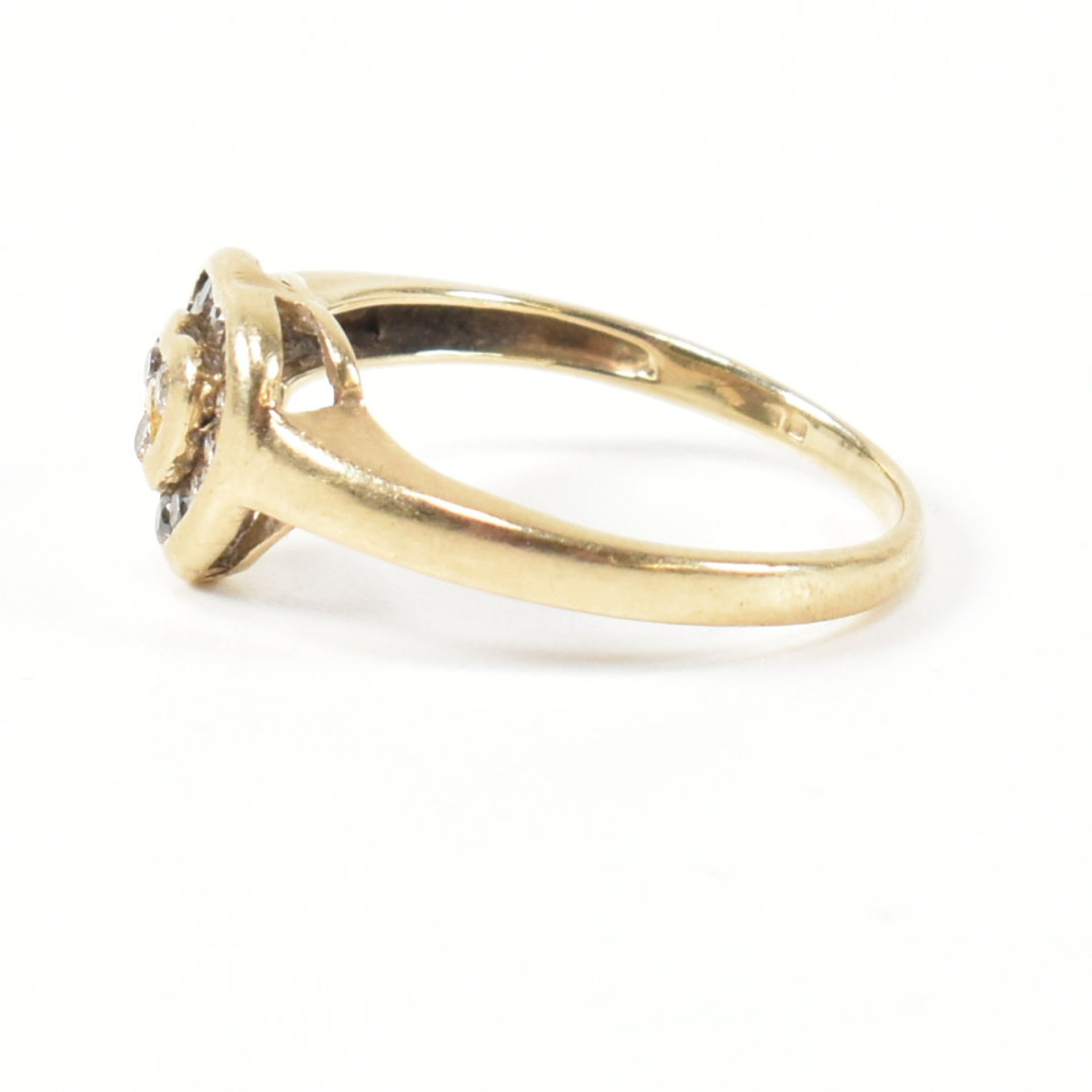 HALLMARKED 9CT GOLD & DIAMOND HEART CLUSTER RING - Image 3 of 9