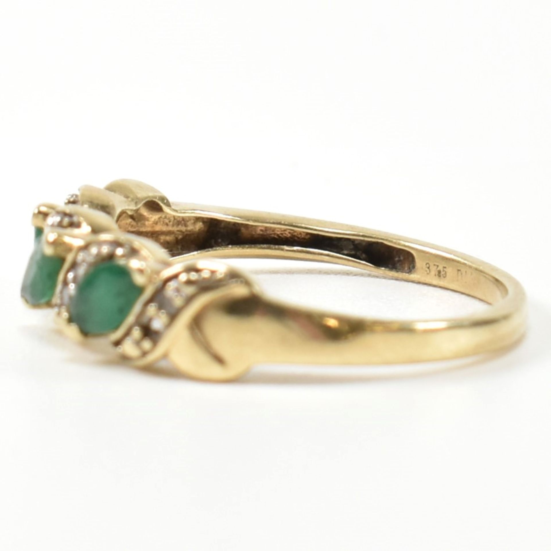 9CT GOLD DIAMOND & EMERALD TWIST BAND RING - Bild 7 aus 9