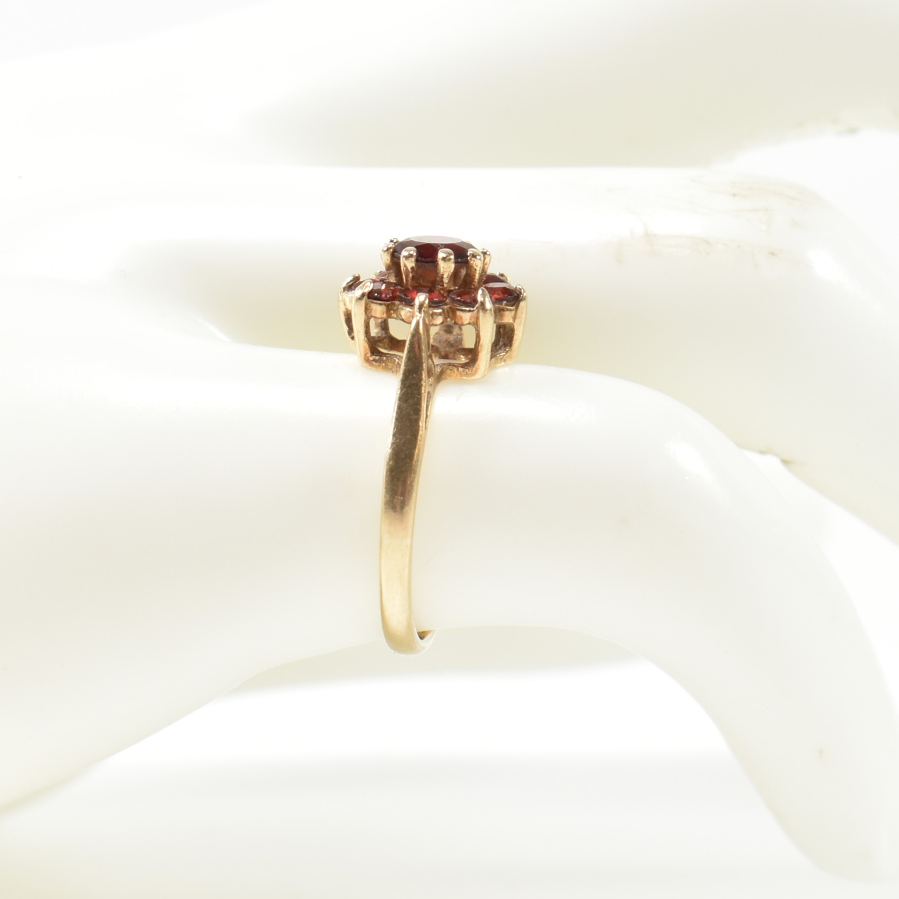 HALLMARKED 9CT GOLD & GARNET CLUSTER RING - Image 9 of 9