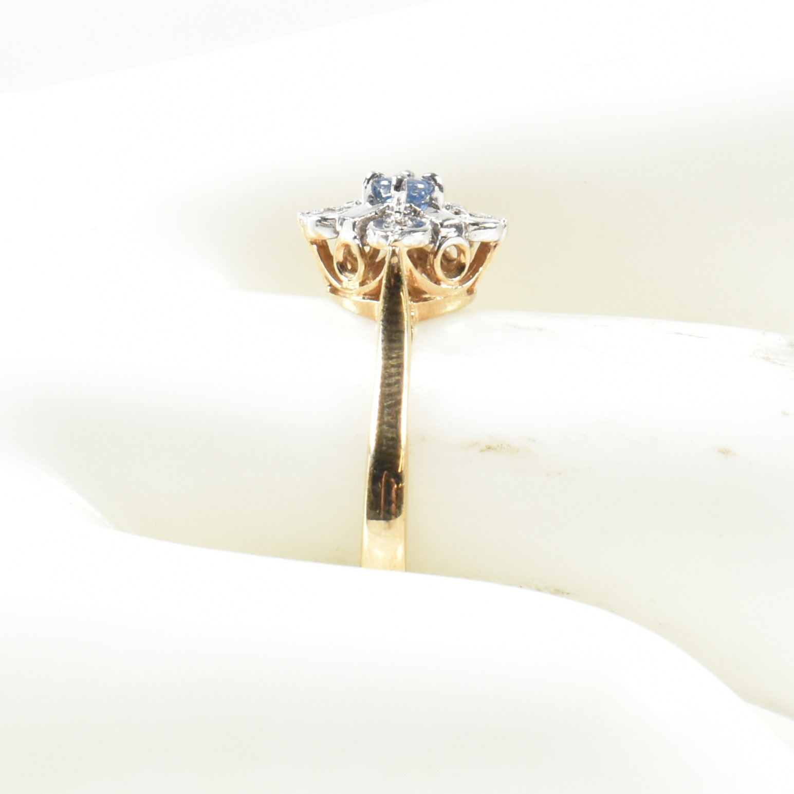 HALLMARKED 9CT GOLD SAPPHIRE & DIAMOND CLUSTER RING - Image 9 of 9