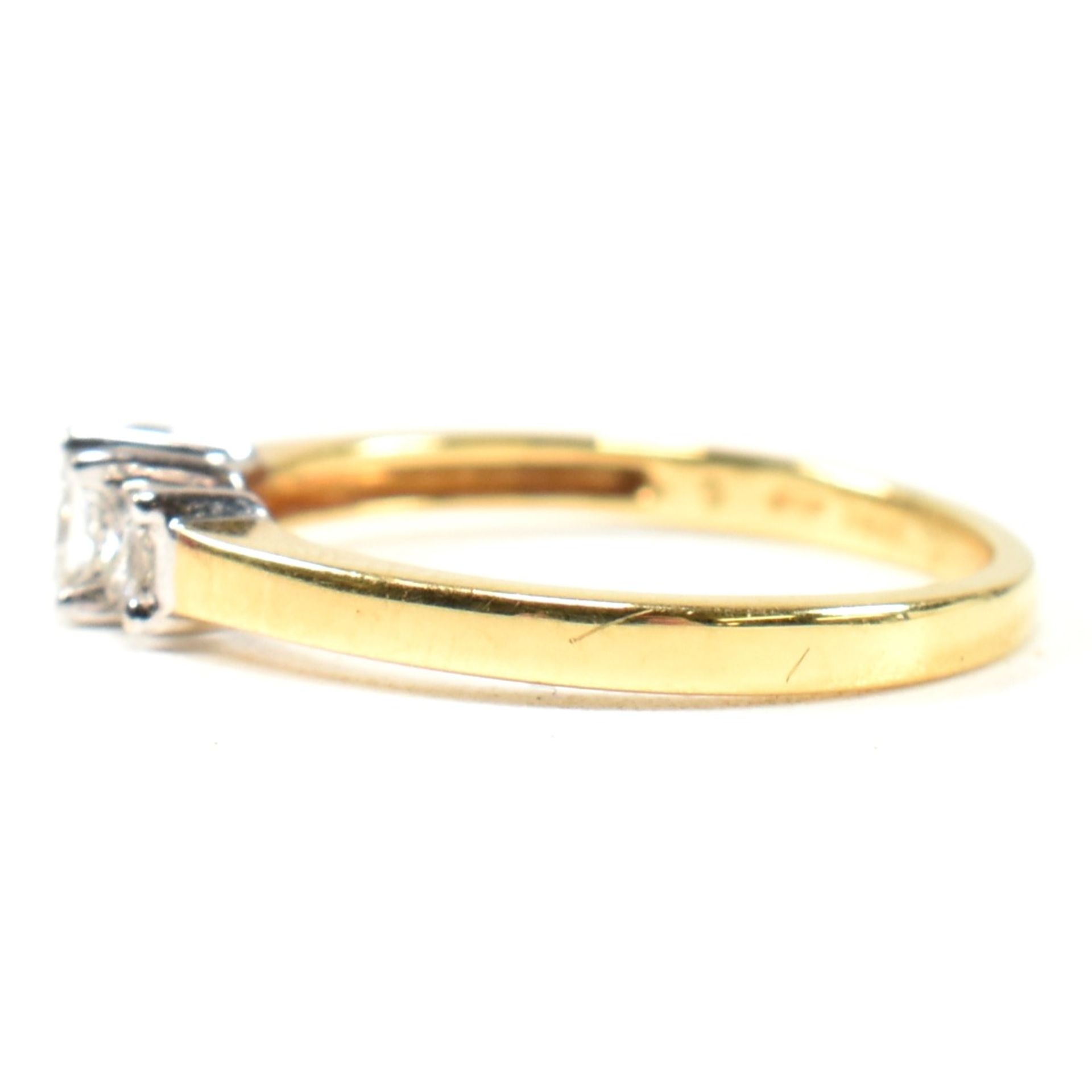 HALLMARKED 18CT GOLD & DIAMOND THREE STONE RING - Image 4 of 11