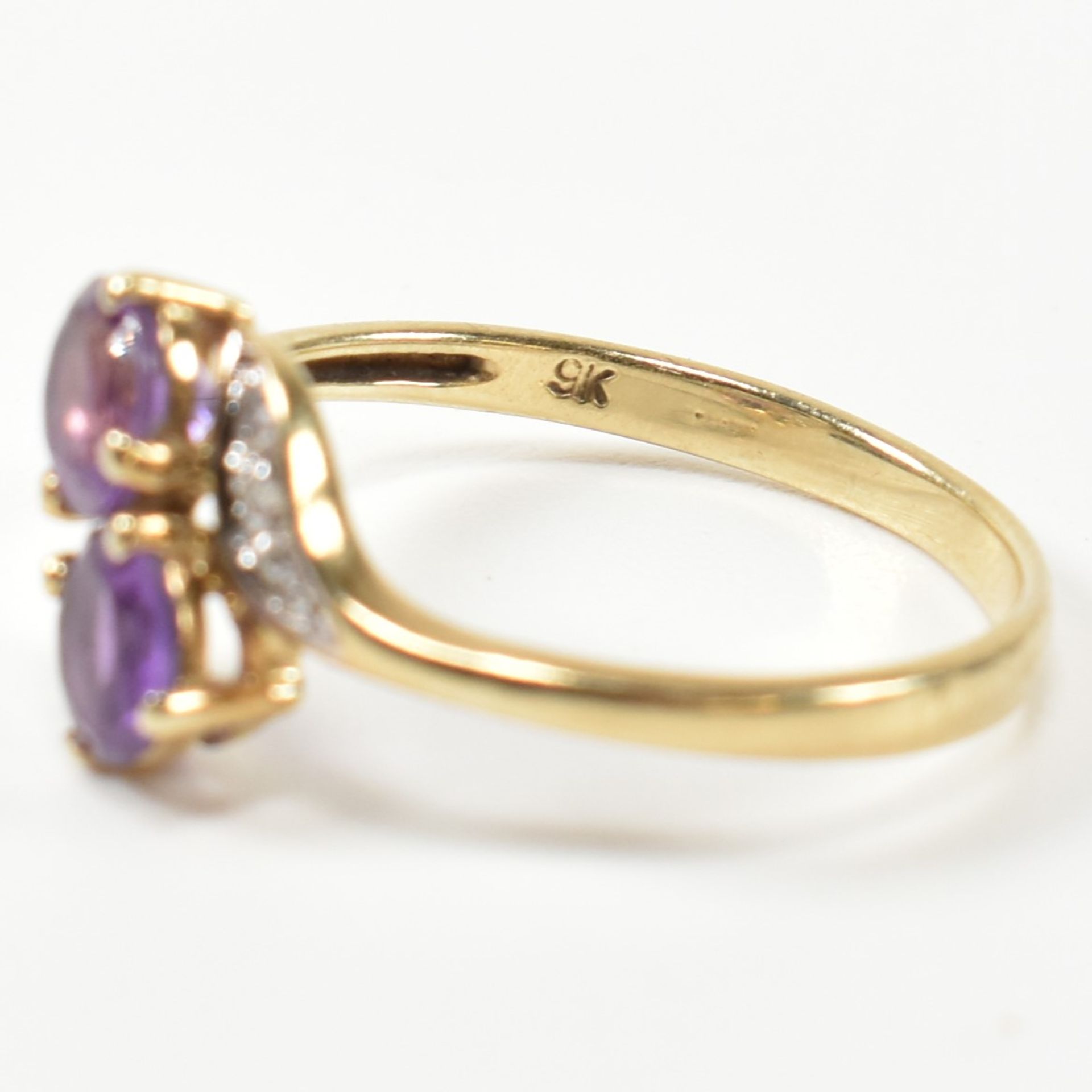 HALLMARKED 9CT GOLD AMETHYST & DIAMOND CROSS OVER RING - Image 8 of 10