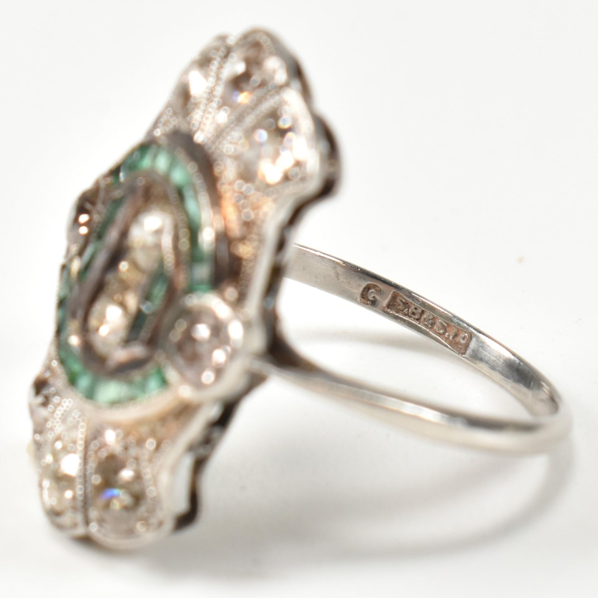 ART DECO PLATINUM EMERALD & DIAMOND RING - Image 8 of 10