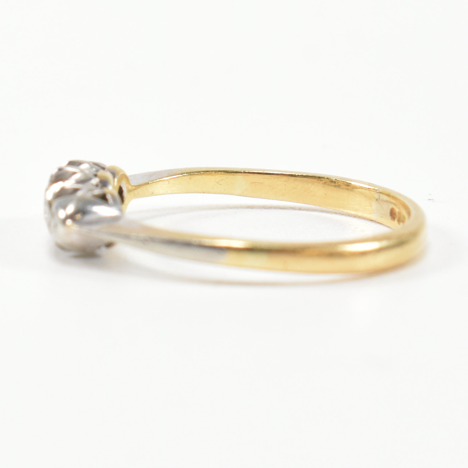 9CT GOLD & PLATINUM DIAMOND THREE STONE RING - Image 3 of 10