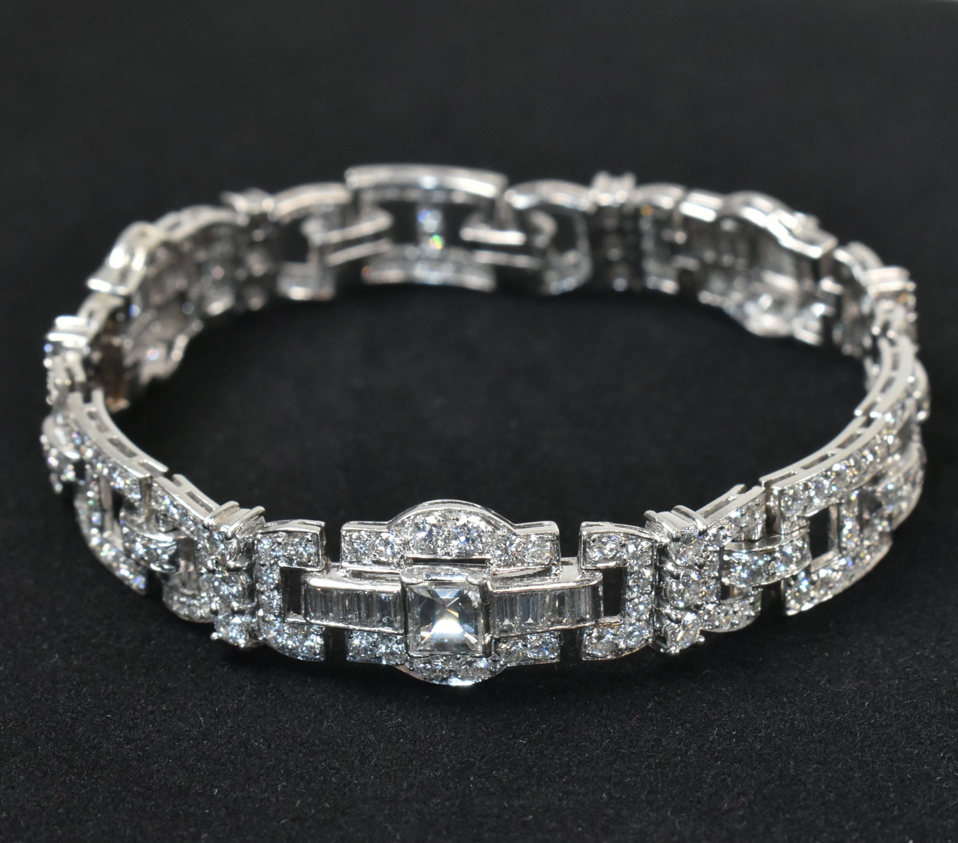 CASED ART DECO PLATINUM & DIAMOND BRACELET EST 8CTS - Bild 3 aus 10