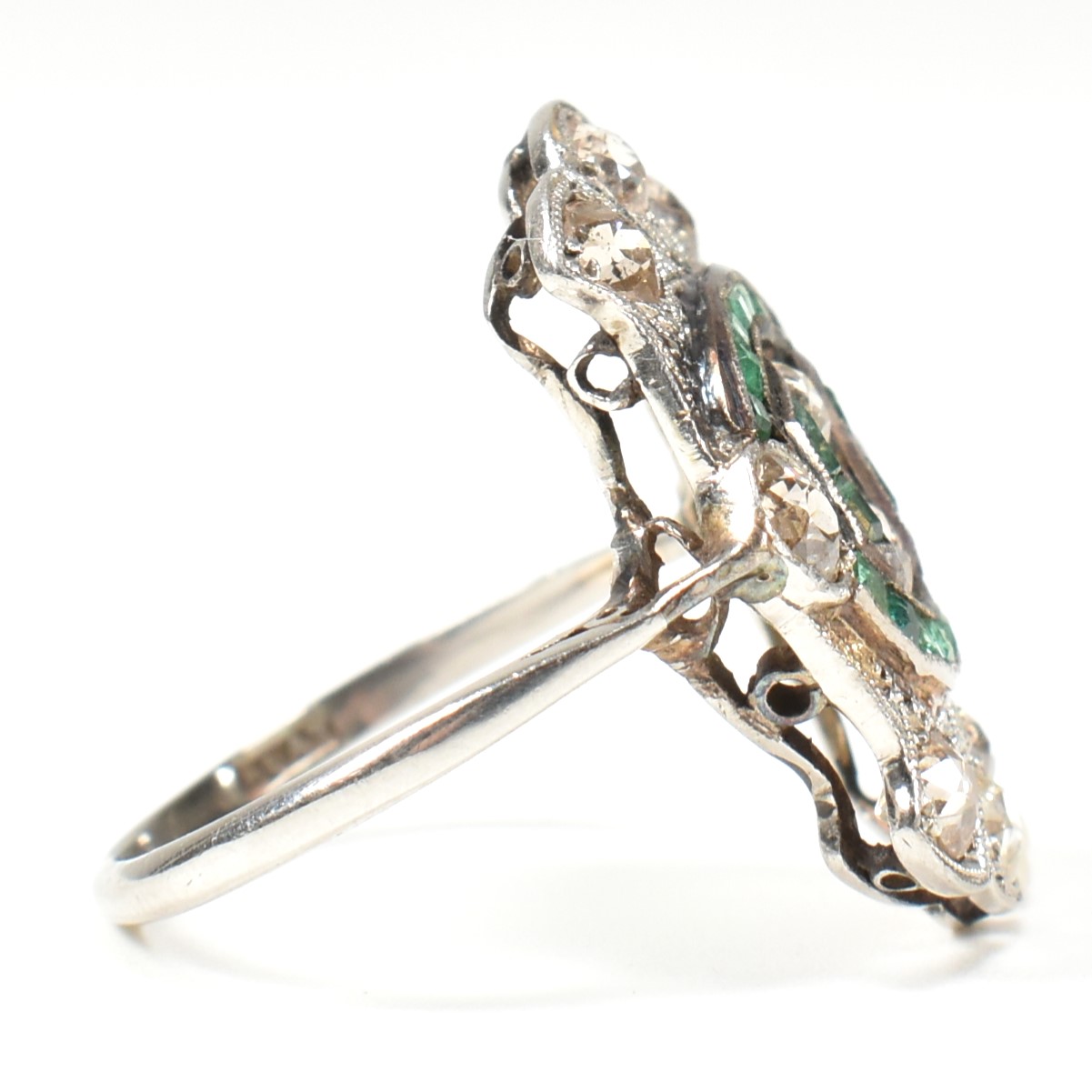 ART DECO PLATINUM EMERALD & DIAMOND RING - Image 4 of 10