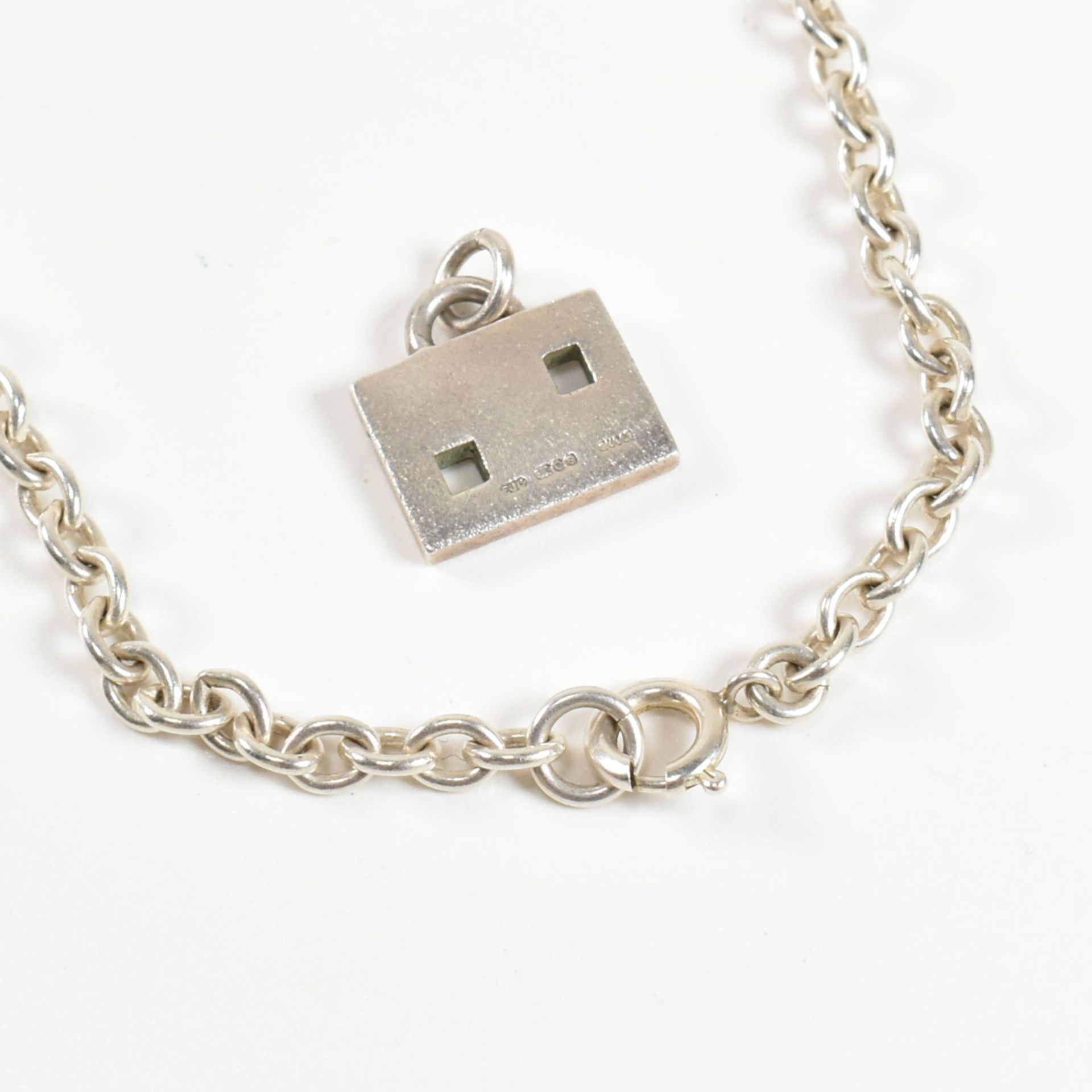 HALLMARKED SILVER GUCCI NECKLACE PENDANT & SILVER CHAIN NECKLACE - Image 3 of 6