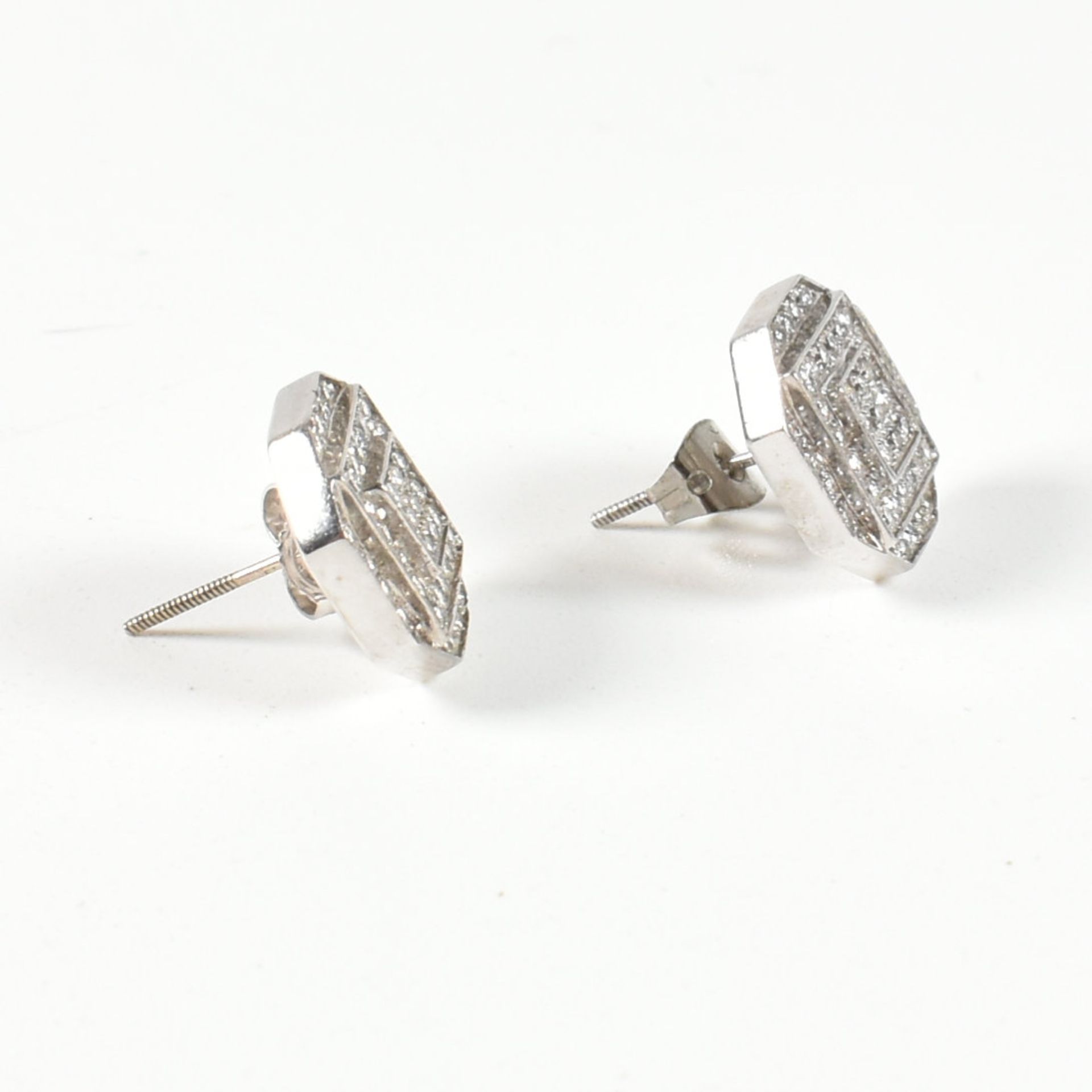PAIR OF WHITE GOLD & DIAMOND ART DECO STYLE CLUSTER EARRINGS - Image 3 of 5