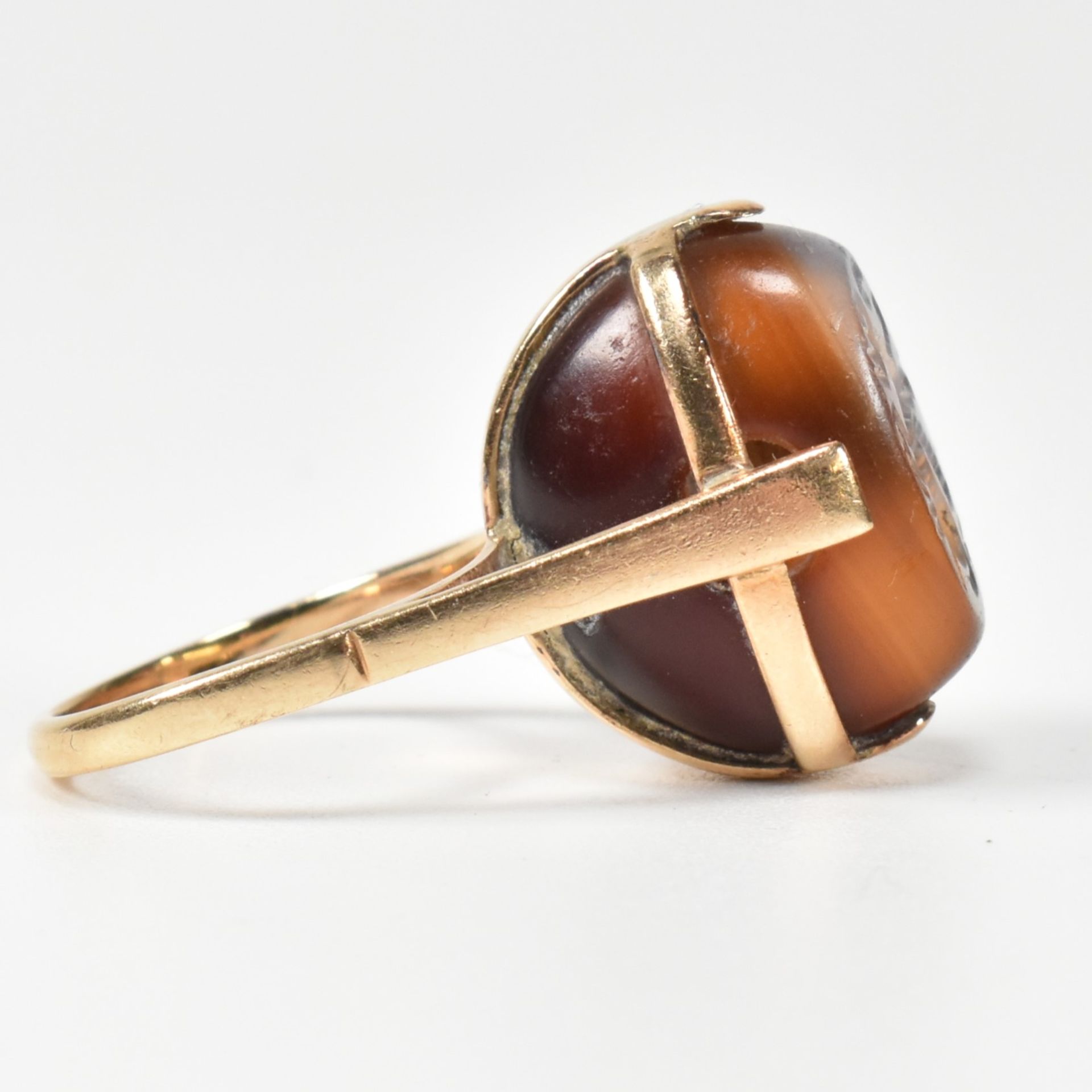 14CT GOLD & CARVED AGATE INTAGLIO SEAL RING - Image 6 of 8