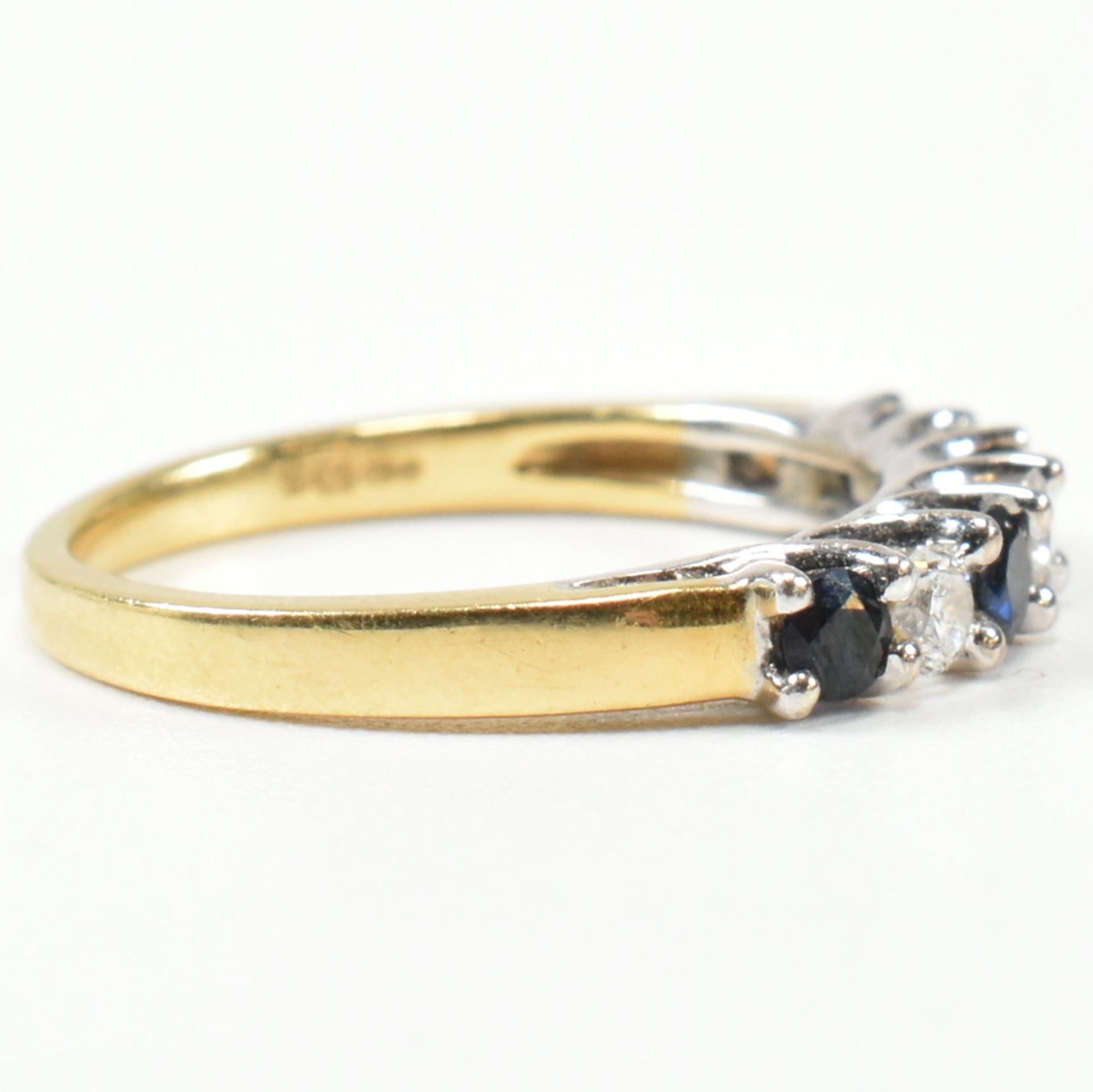 HALLMARKED 18CT GOLD DIAMOND & SAPPHIRE HALF HOOP RING - Image 6 of 10