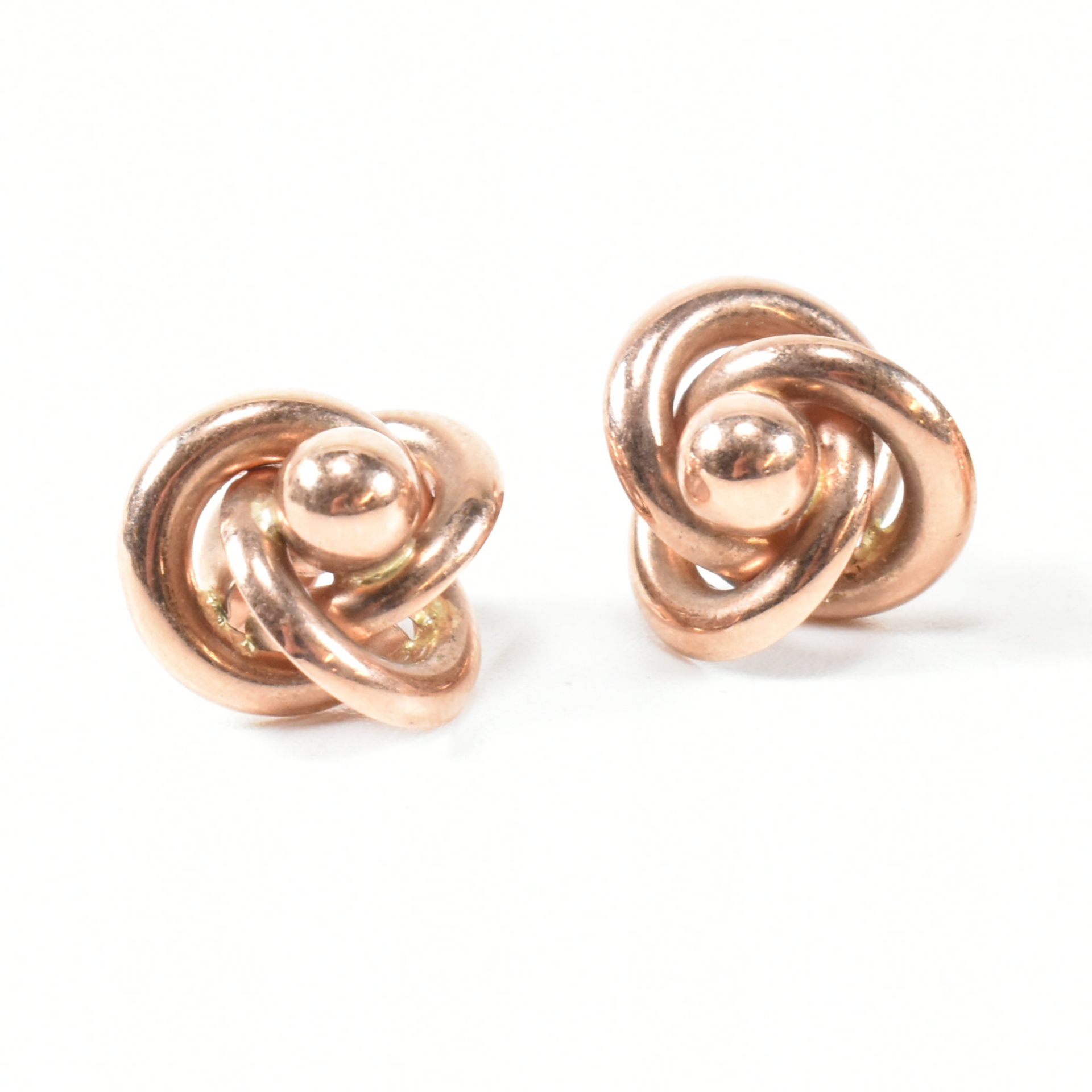 TWO 9CT GOLD KNOT STUD EARRINGS - Image 3 of 5