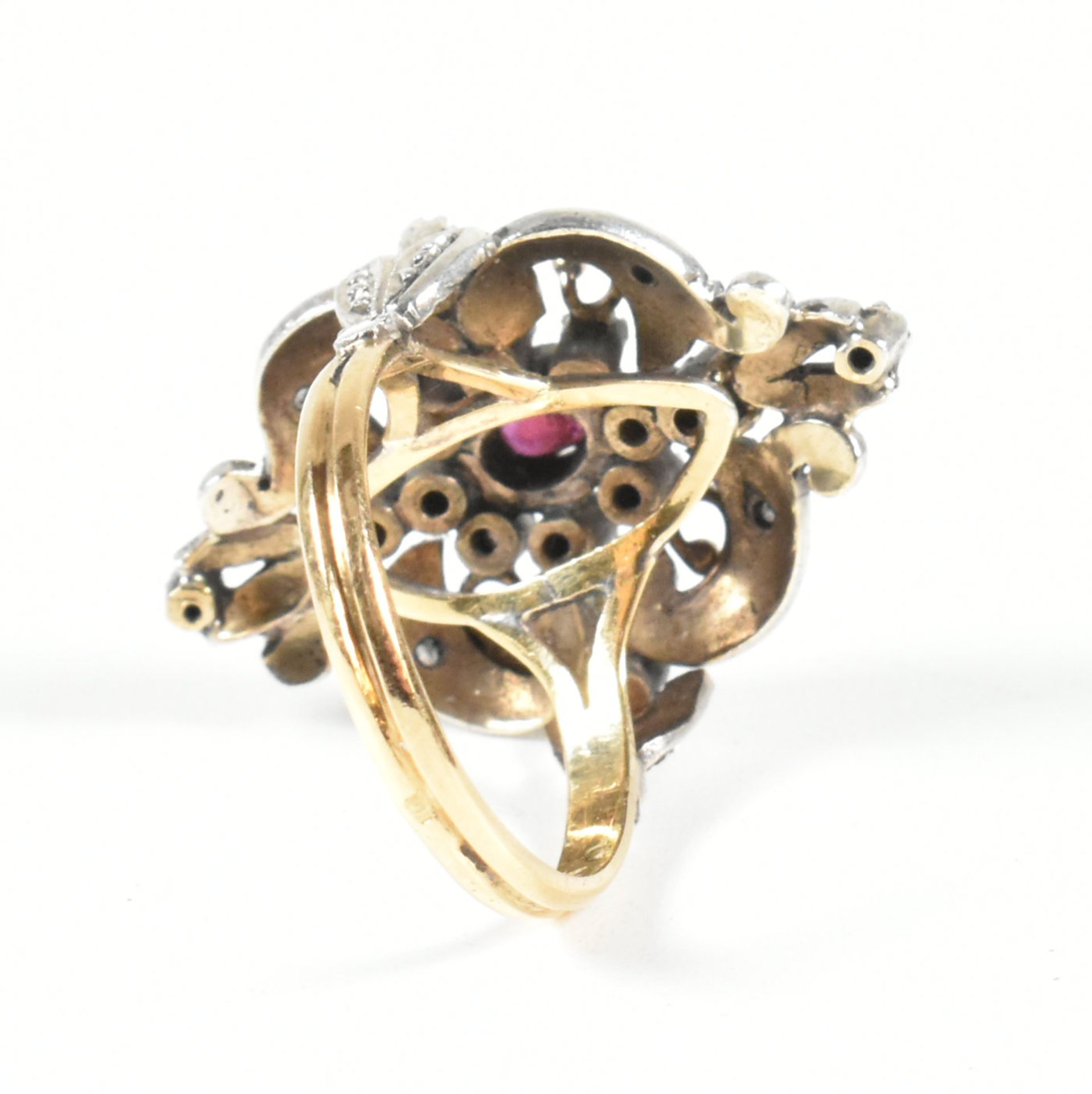 CONTINENTAL GOLD SILVER RUBY & DIAMOND CLUSTER RING - Bild 5 aus 6