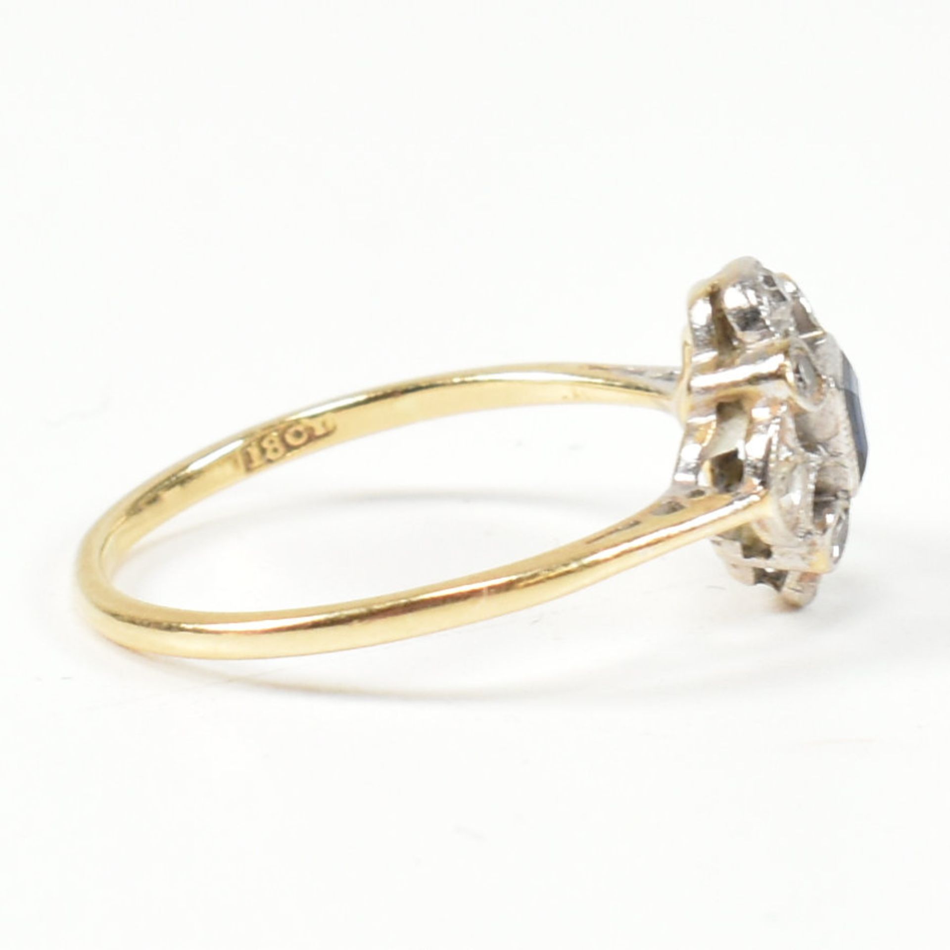 1920S 18CT GOLD SAPPHIRE & DIAMOND CLUSTER RING - Image 3 of 8