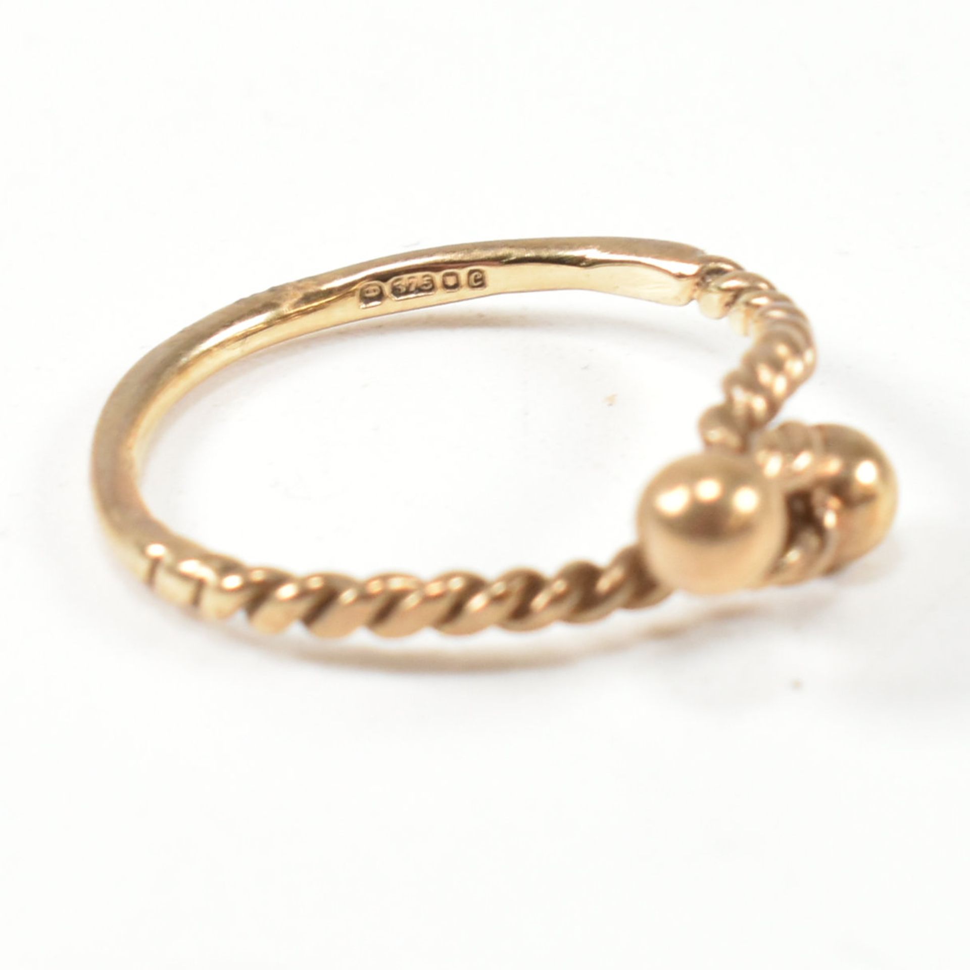 HALLMARKED 9CT GOLD ROPE TWIST RING - Image 7 of 8