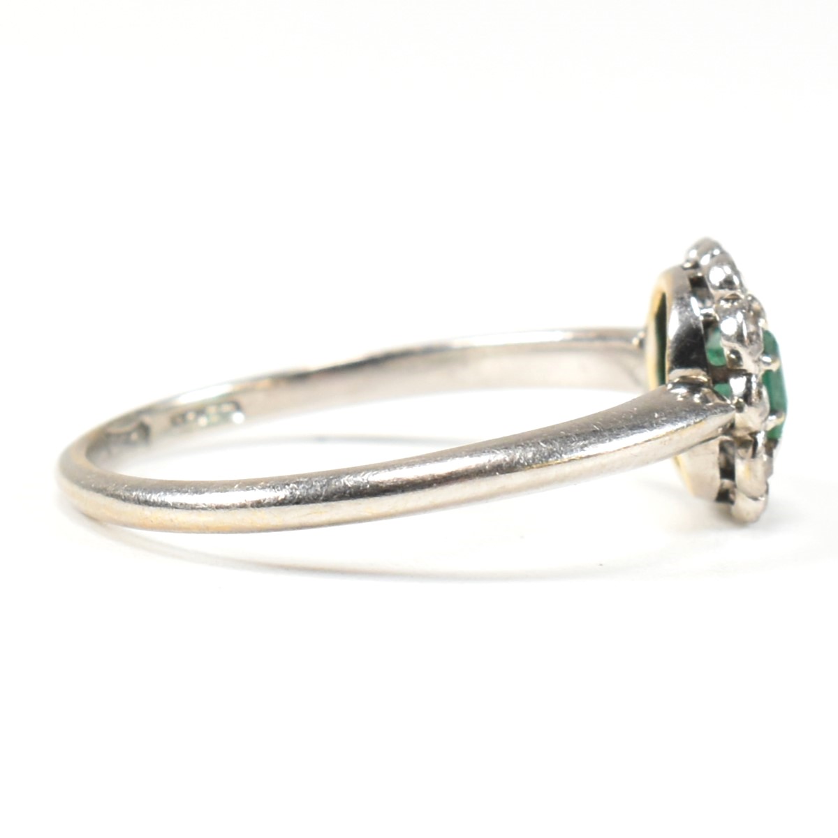 1920S 18CT WHITE GOLD EMERALD & DIAMOND CLUSTER RING - Image 4 of 9