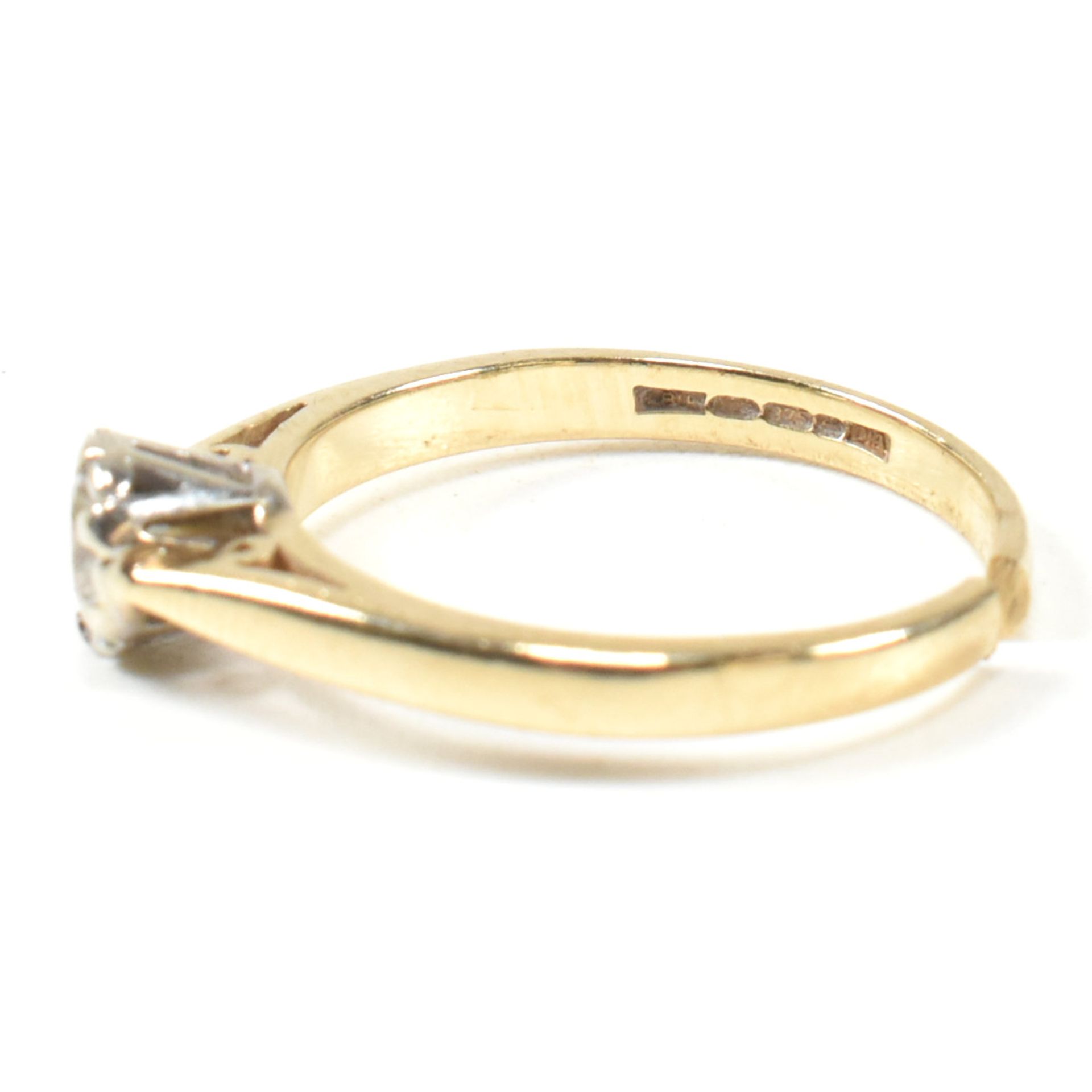 HALLMARKED 9CT GOLD & DIAMOND SOLITAIRE RING - Image 8 of 10