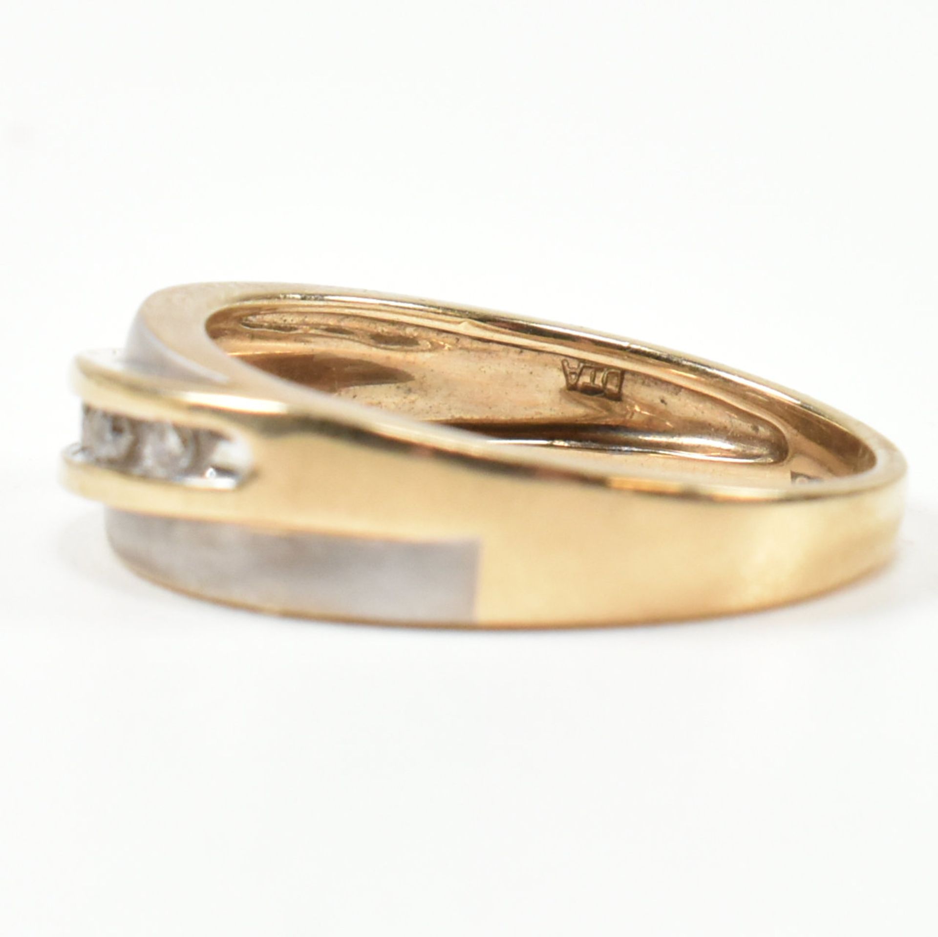 HALLMARKED 9CT GOLD & DIAMOND TWO TONE BAND RING - Image 6 of 9