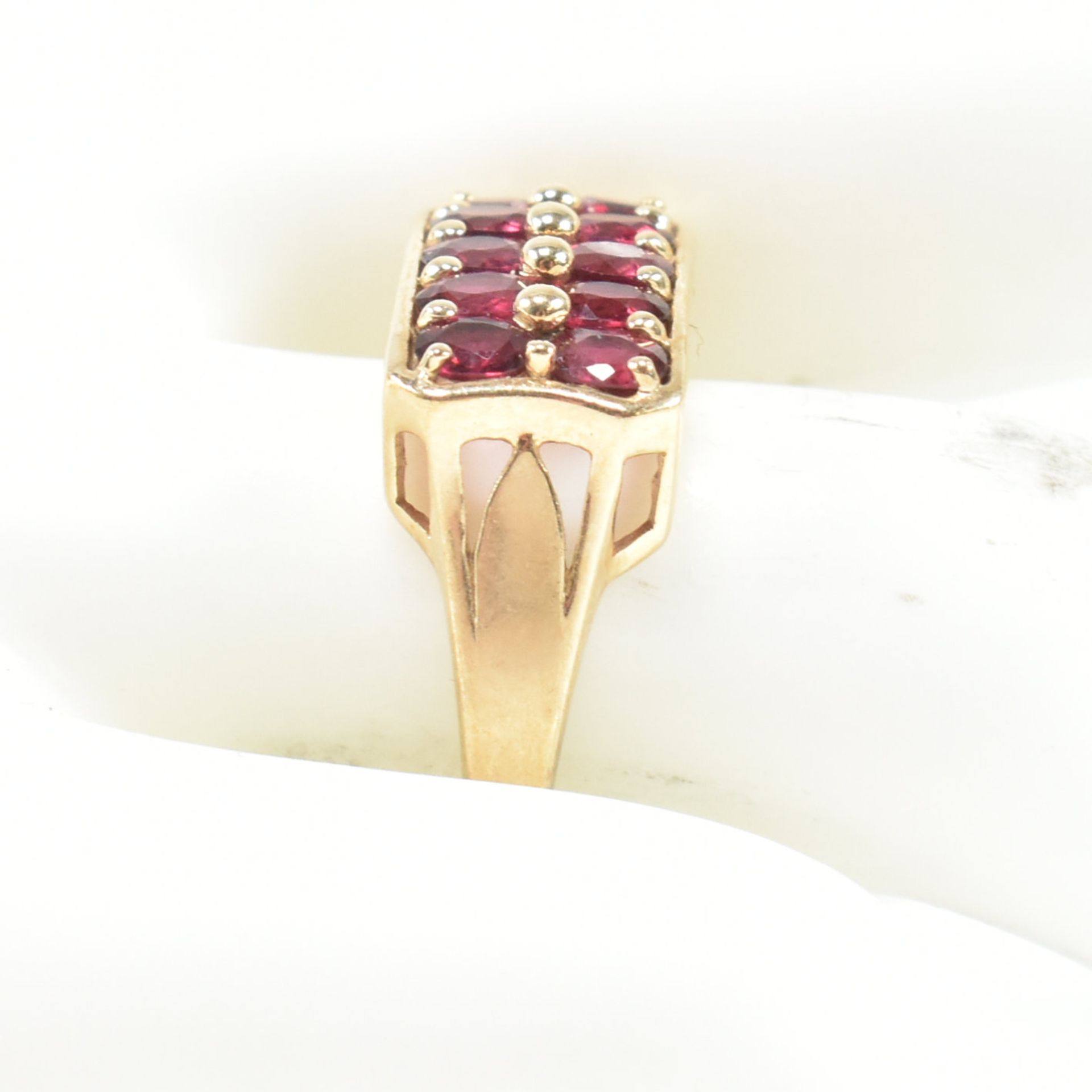 HALLMARKED 9CT GOLD & GARNET RING - Image 7 of 7