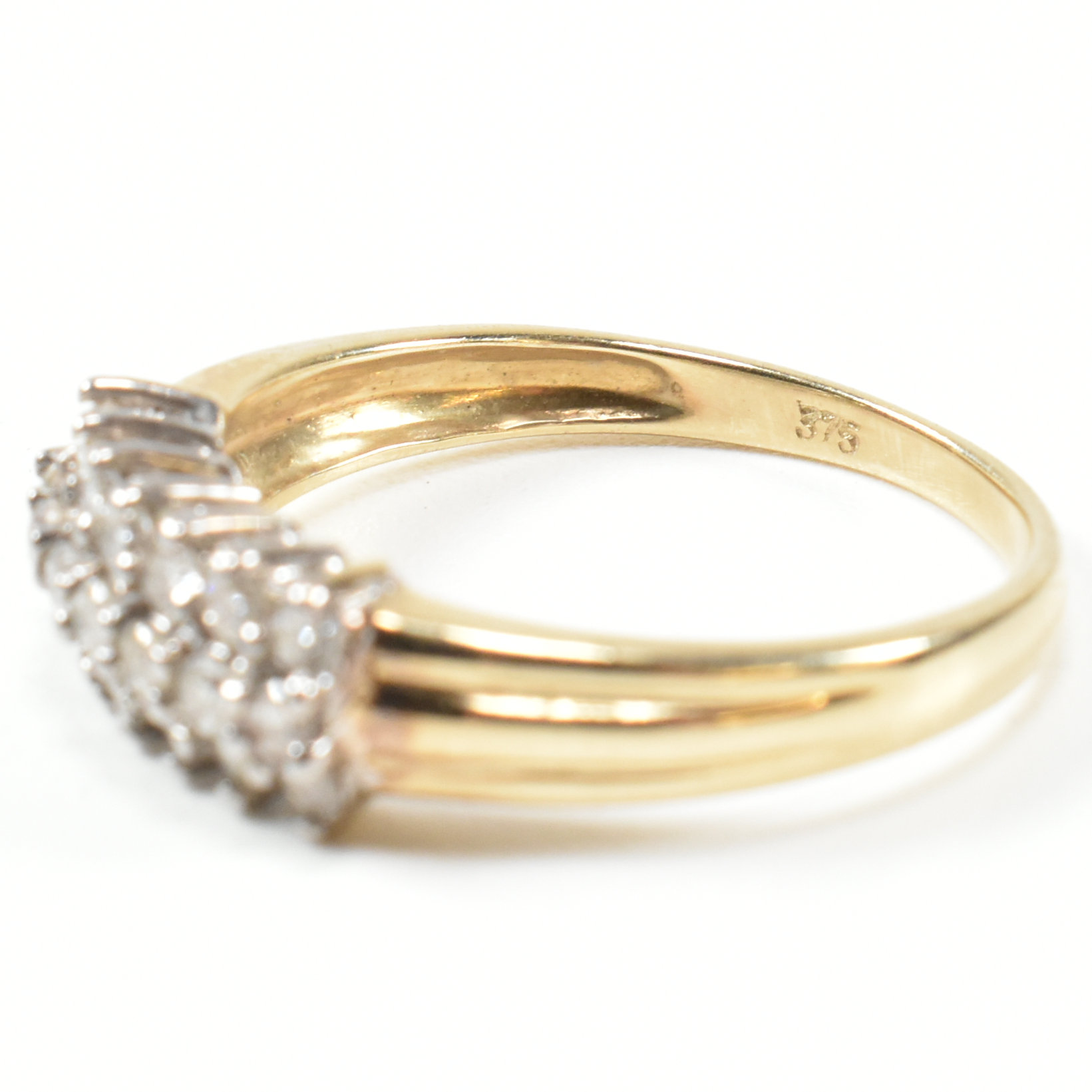 9CT GOLD & DIAMOND CLUSTER RING - Image 2 of 9