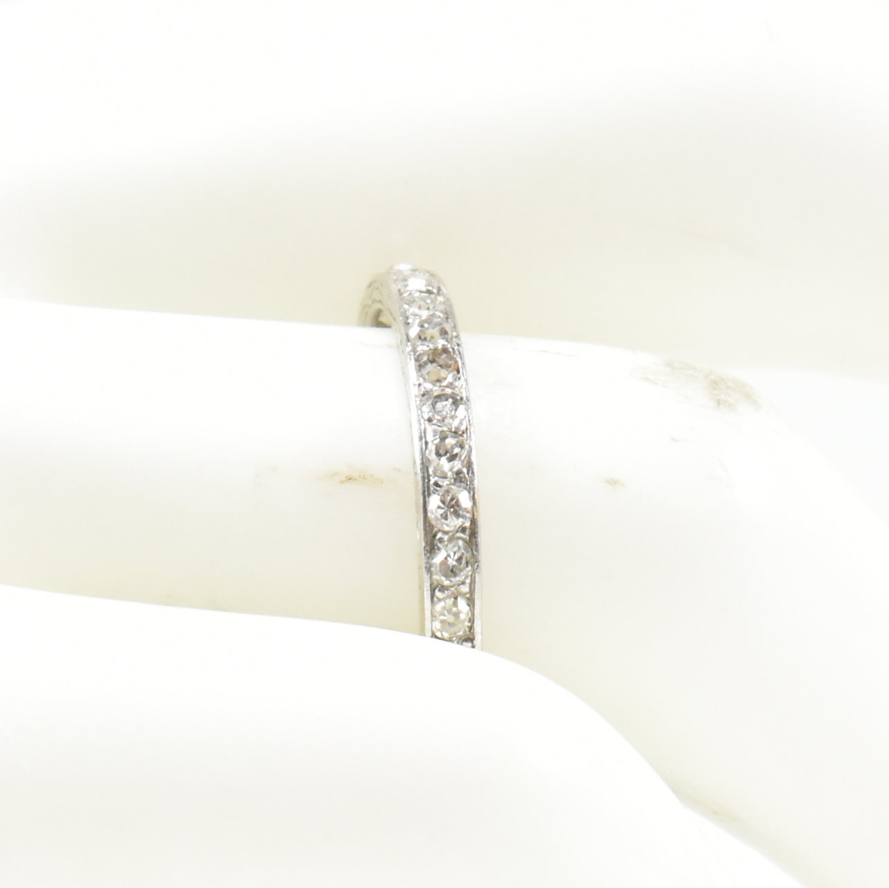 18CT WHITE GOLD & DIAMOND HALF ETERNITY RING - Image 9 of 10