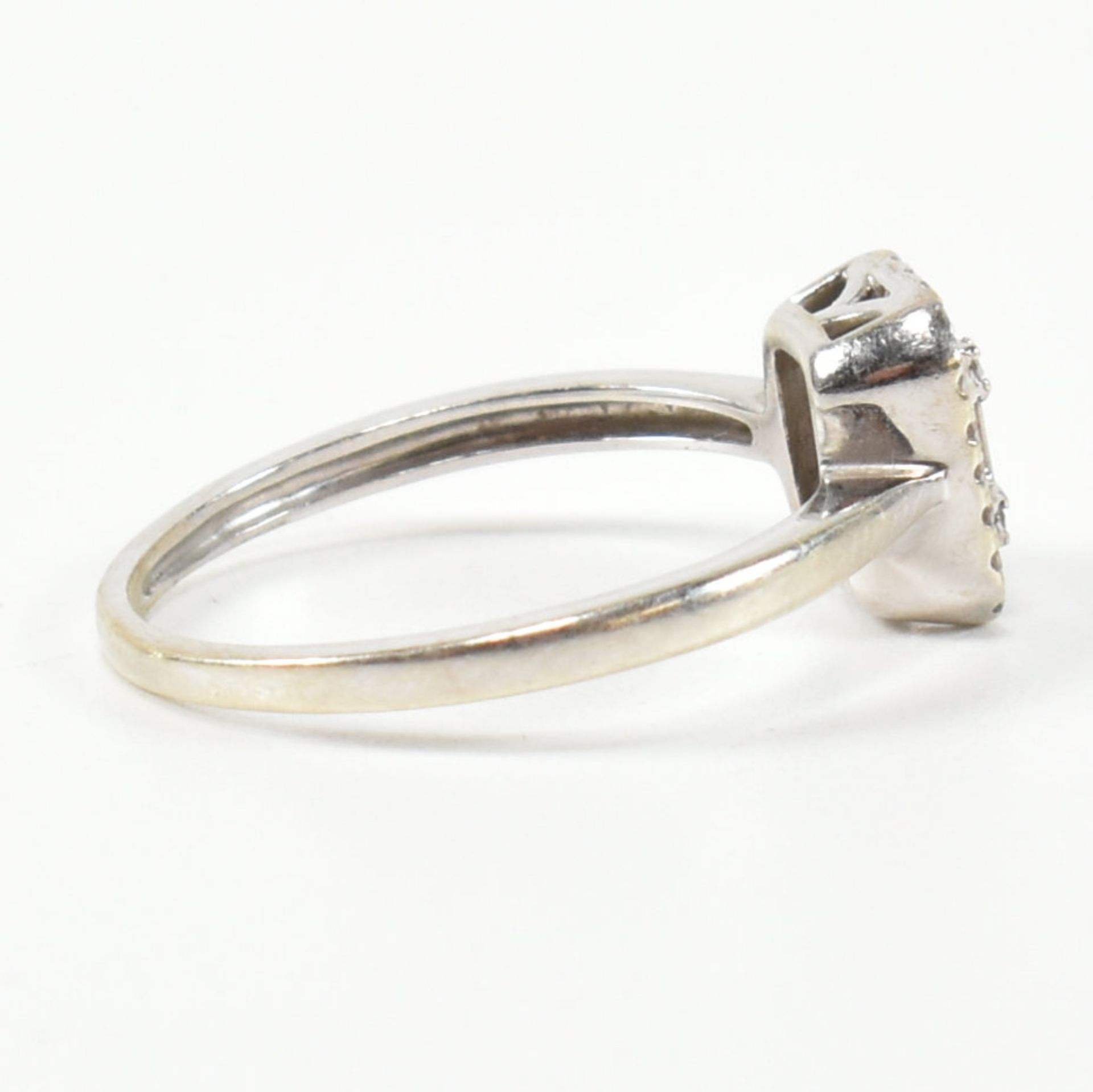 9CT WHITE GOLD & DIAMOND RING - Image 2 of 6