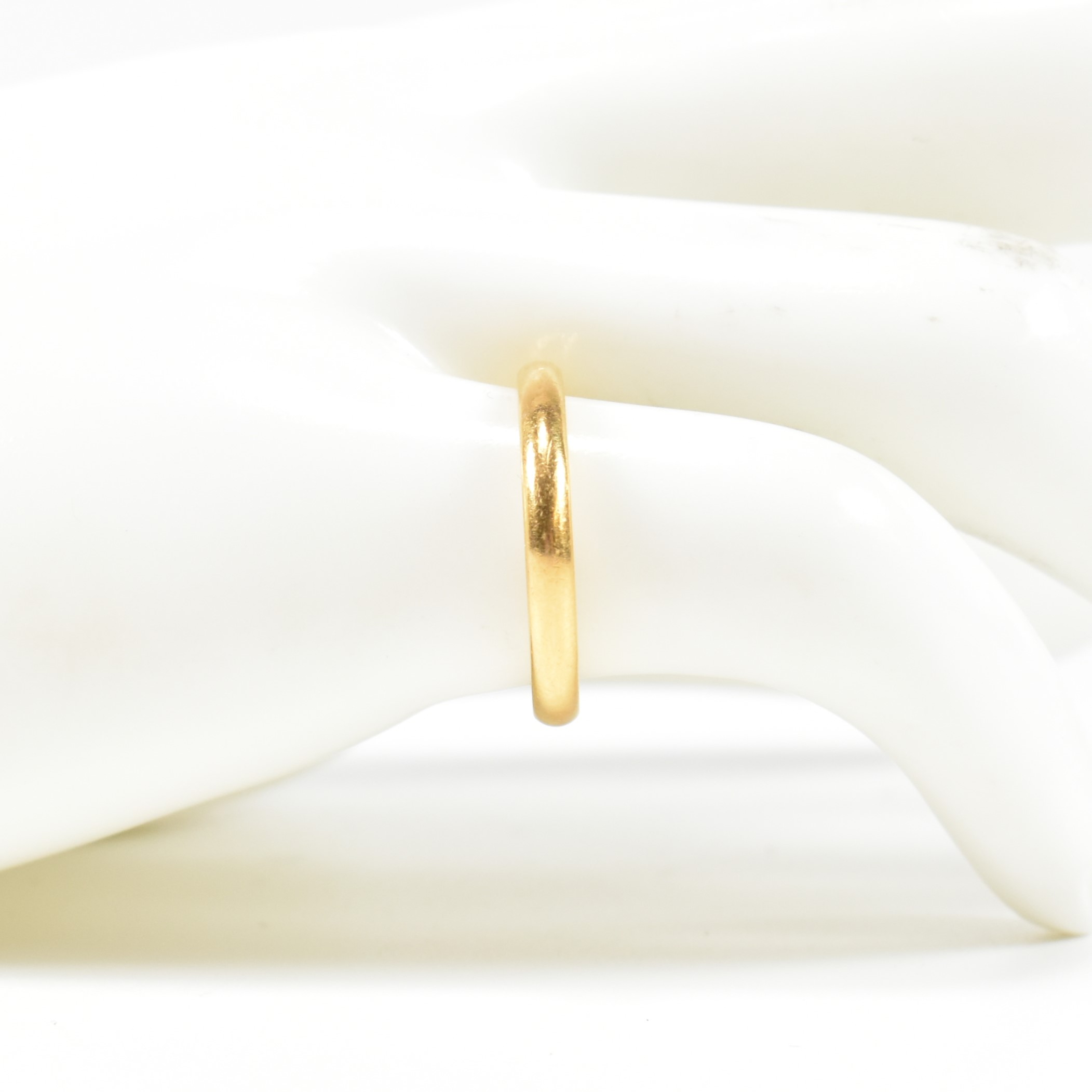 HALLMARKED 22CT GOLD BAND RING - Image 5 of 5