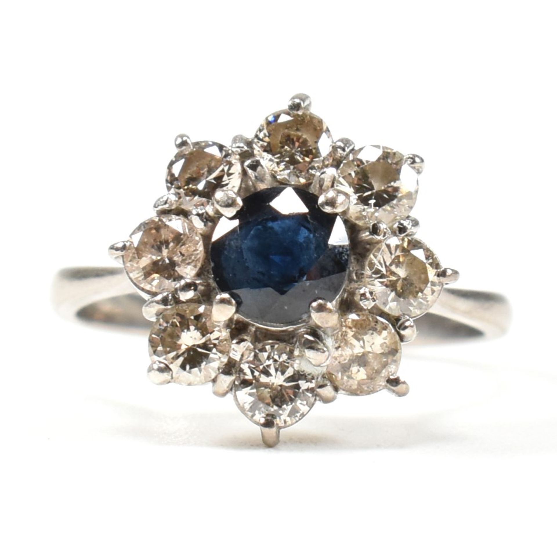 18CT GOLD SAPPHIRE & DIAMOND CLUSTER RING