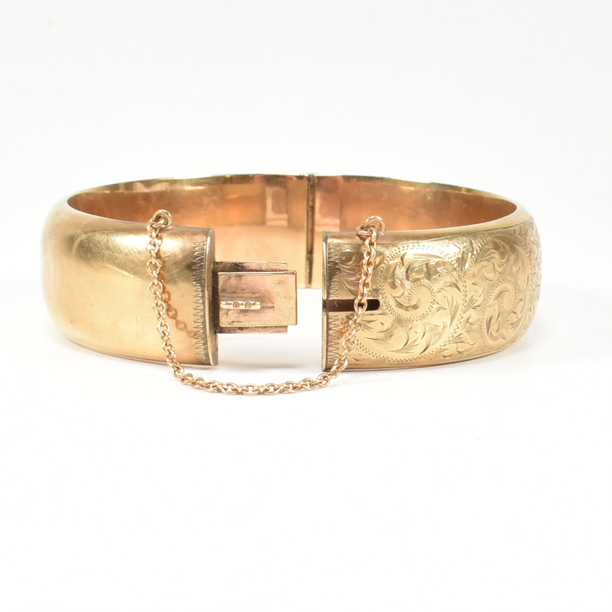 HALLMARKED 9CT GOLD ENGRAVED HINGED BANGLE - Image 3 of 6