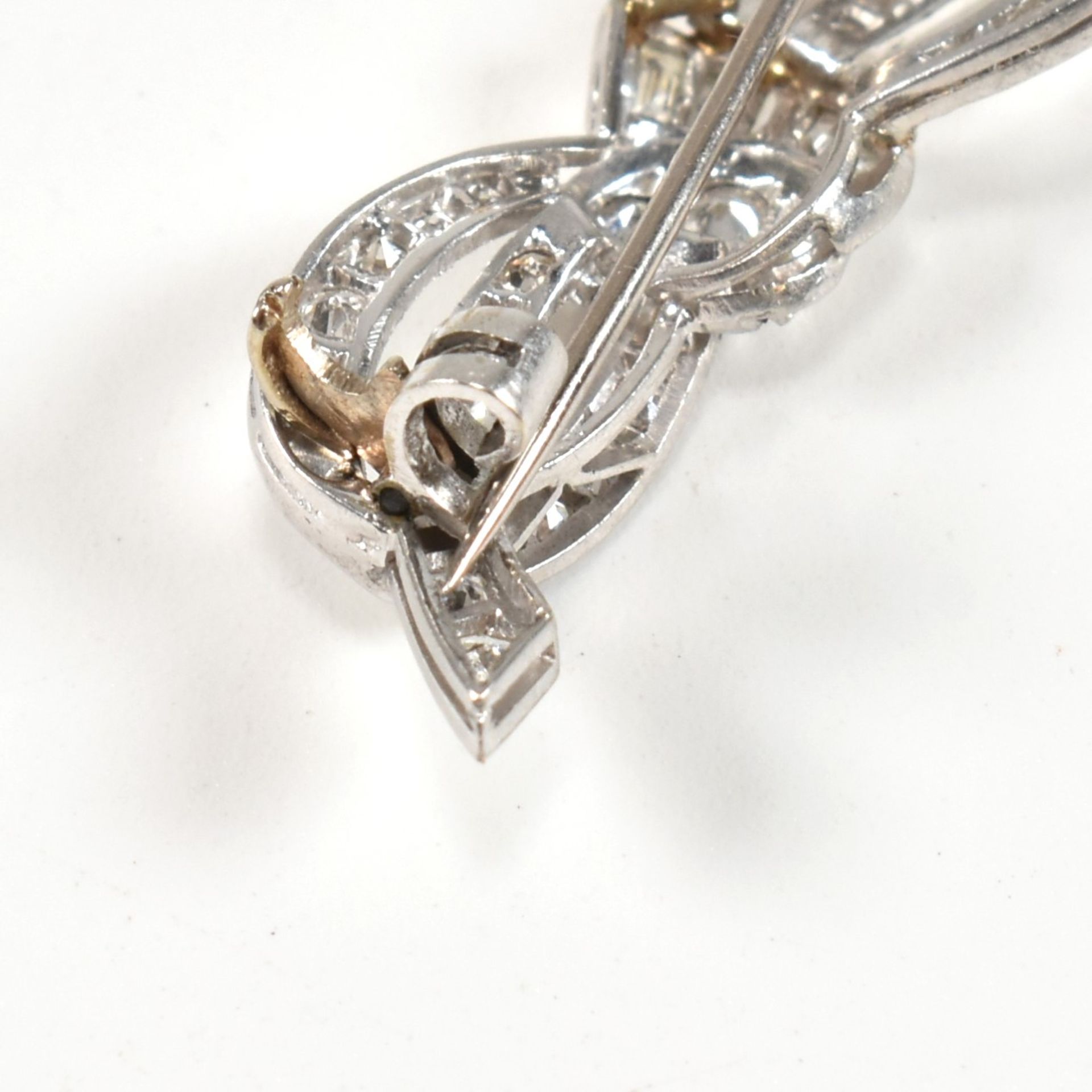 ART DECO DIAMOND RIBBON BOW BROOCH PIN - Image 6 of 6