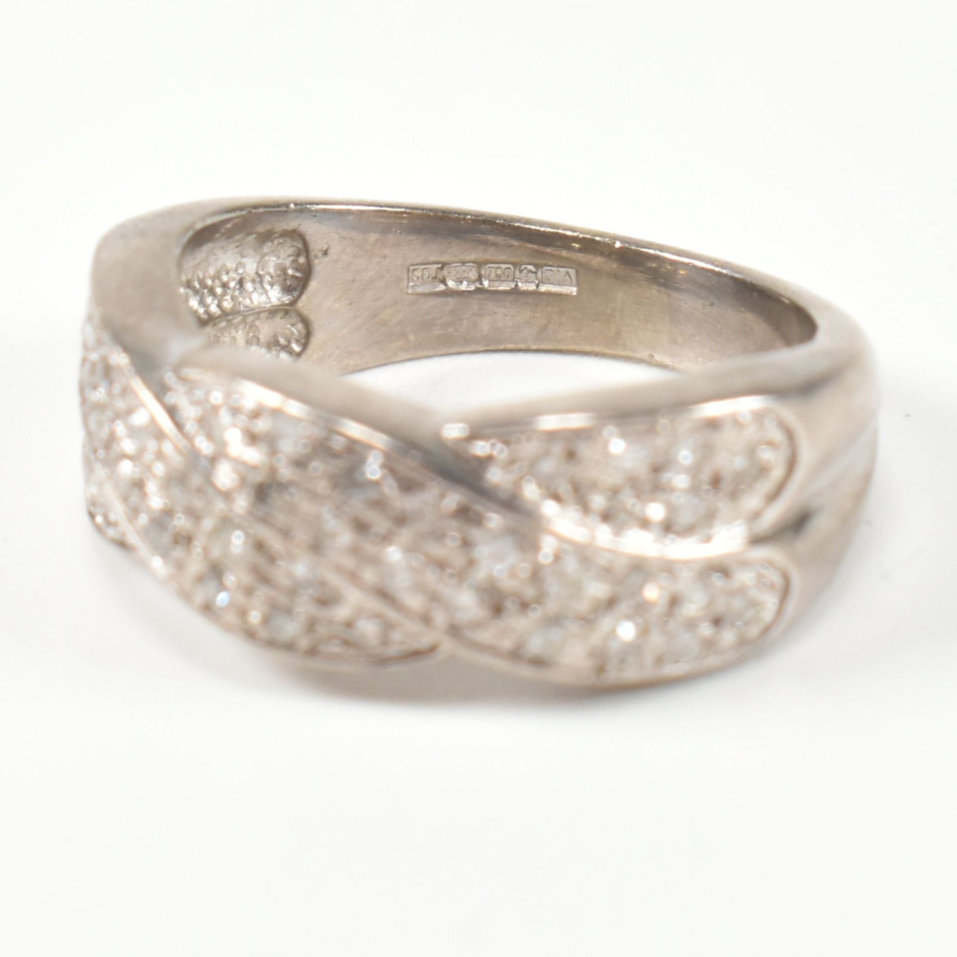 HALLMARKED 18CT WHITE GOLD & DIAMOND TWIST RING - Image 6 of 7